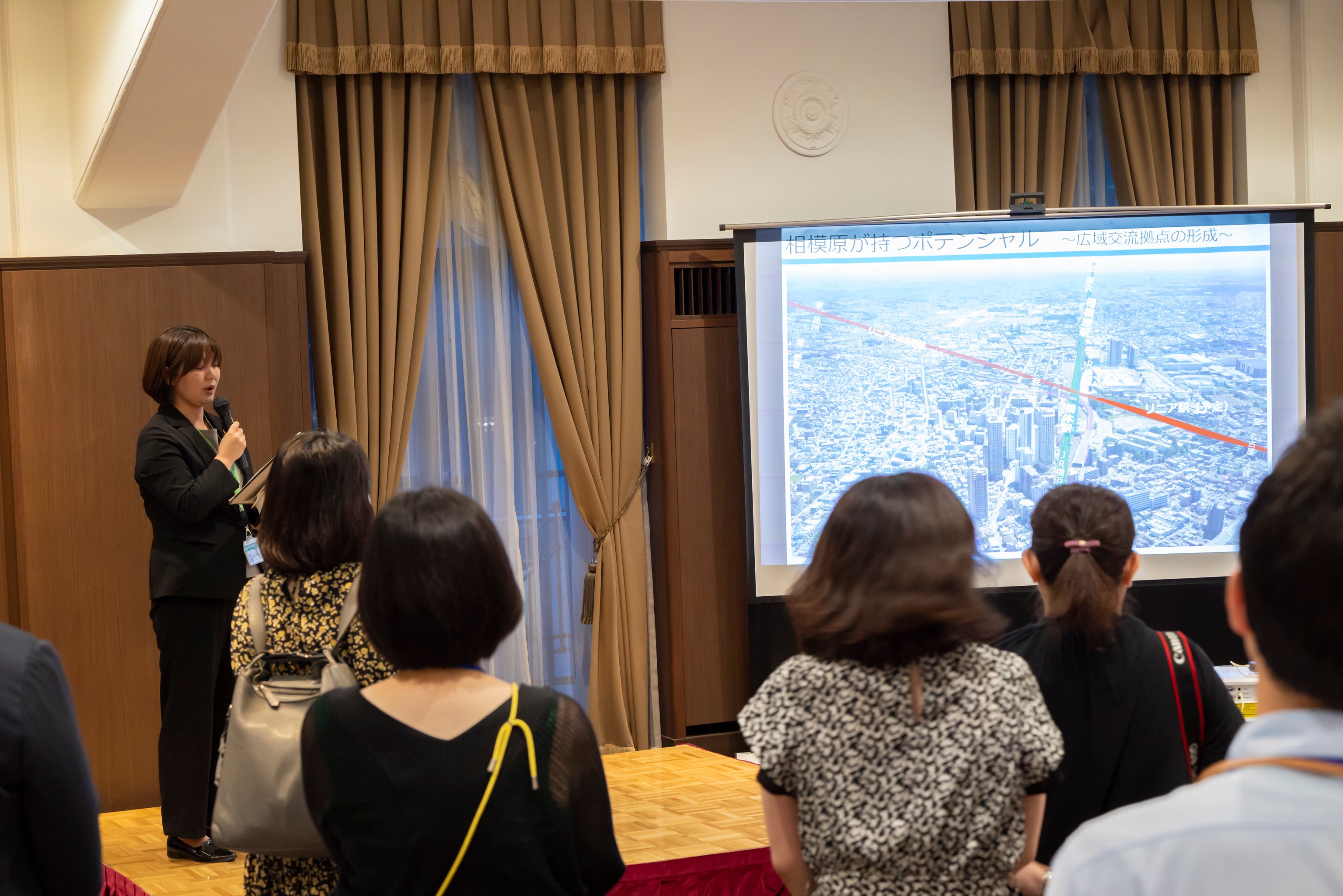 大川亜沙奈副市長によるプレゼンテーション