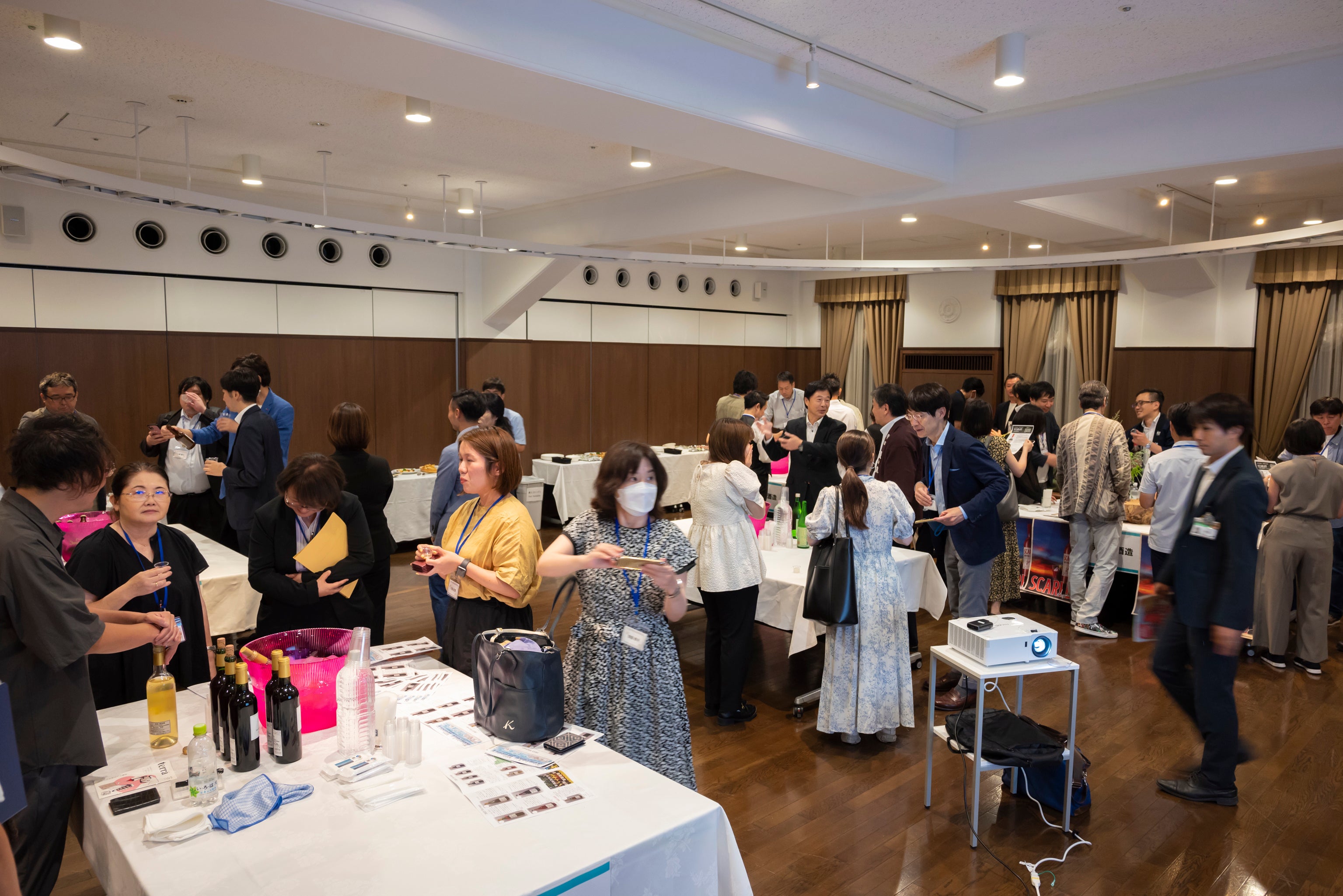 酒造ごとにコーナーを設けゲストをおもてなし