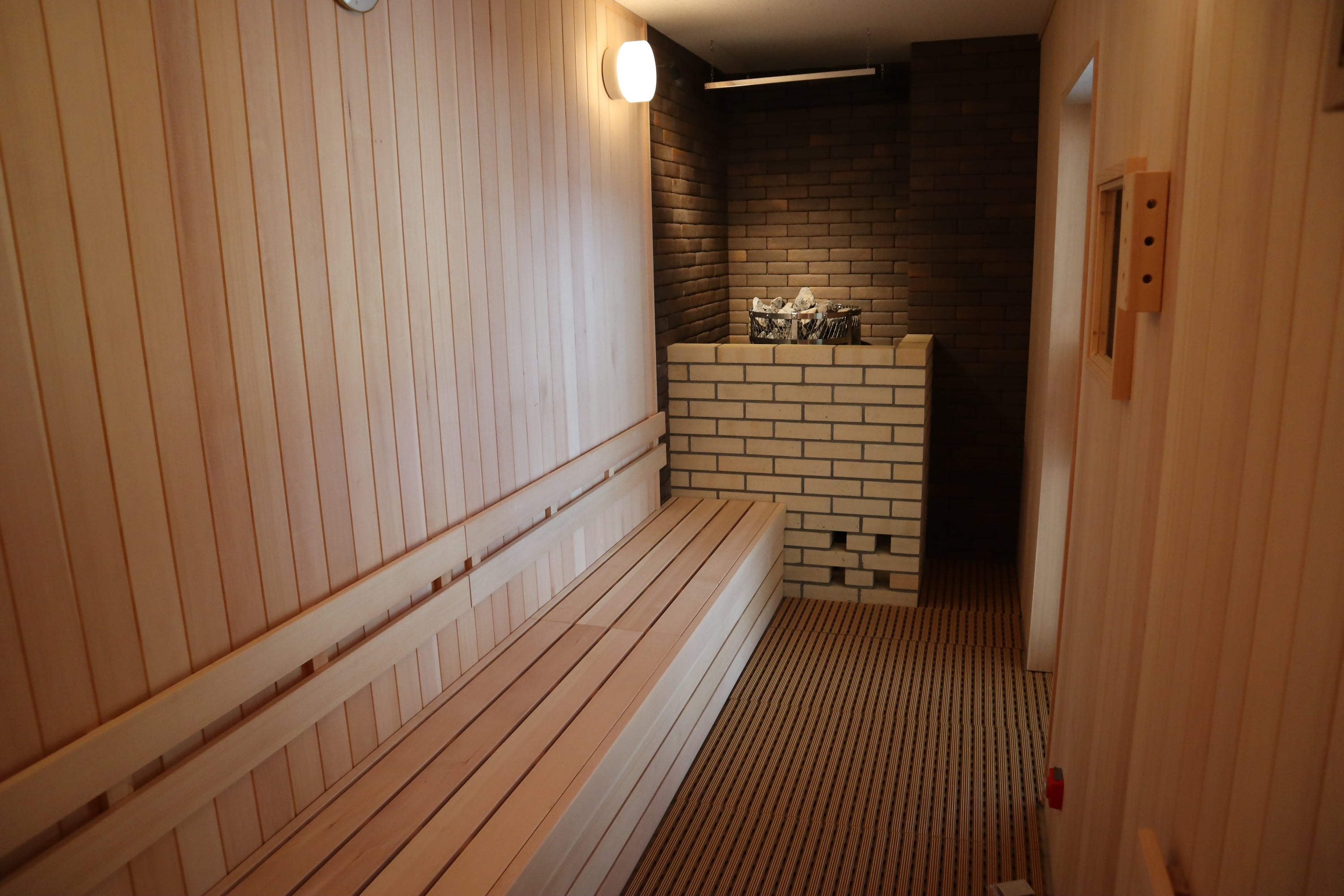 「セルフロウリュ式サウナ」を導入した「湖の湯」