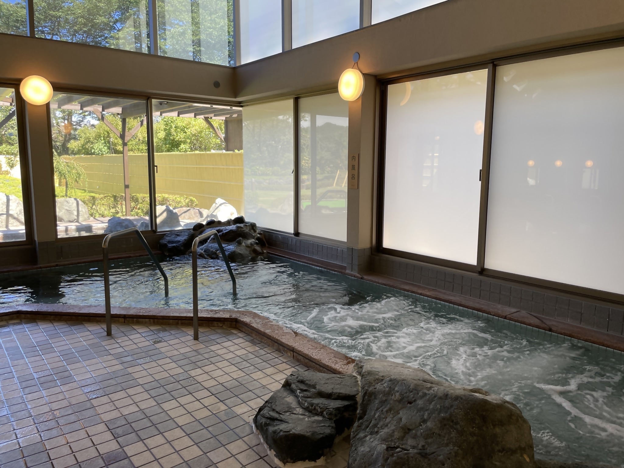 「湖の湯」内風呂