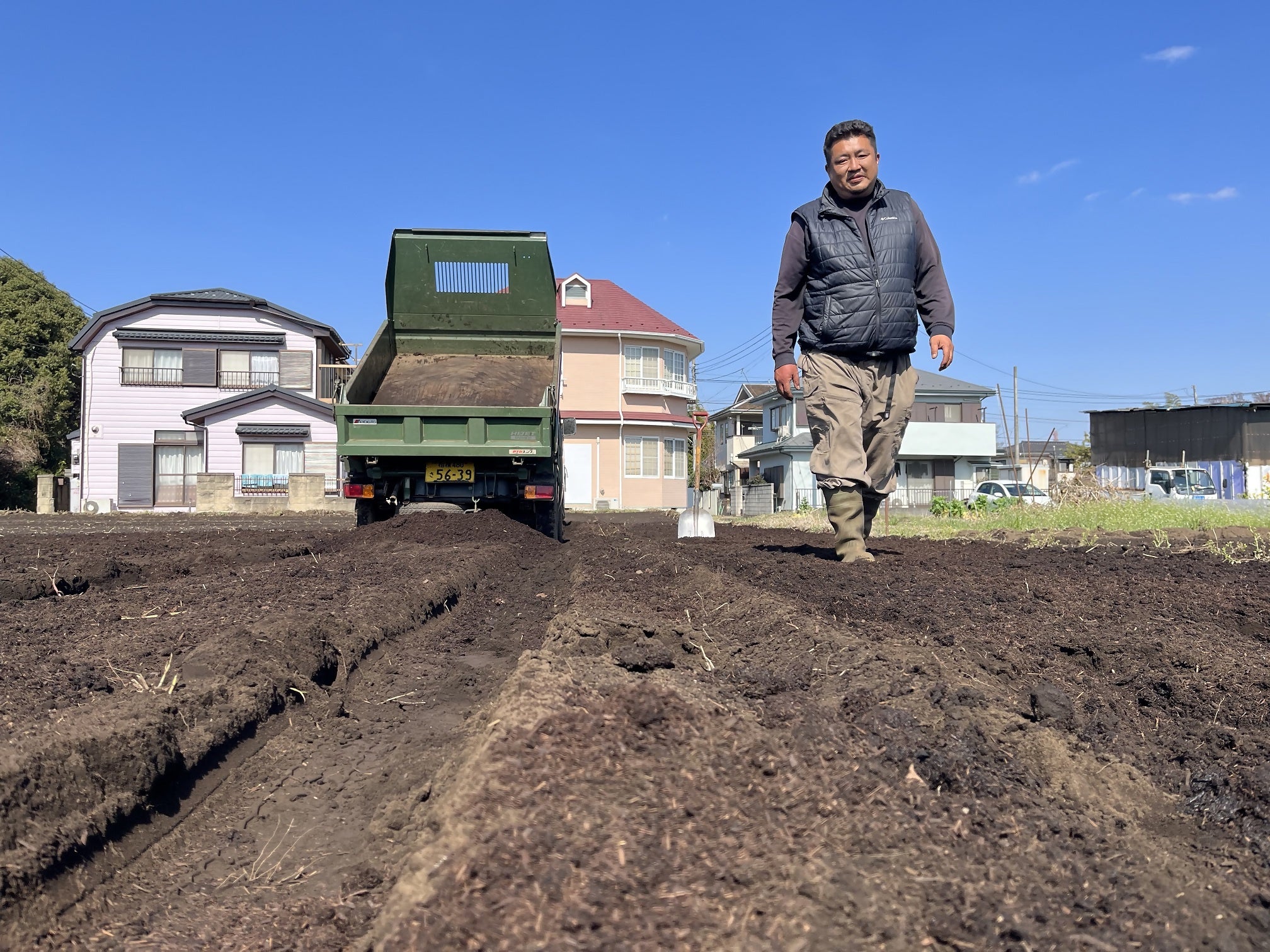 相模原大ちゃん野菜での堆肥散布の様子