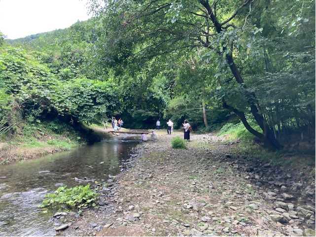 大学生の写真撮影の様子