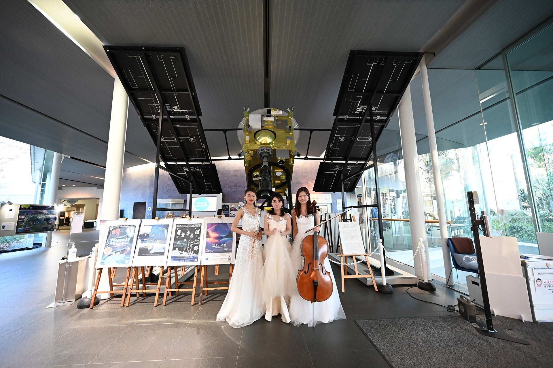 きれいなドレスを身にまとい演奏しました（昨年度の出演者）