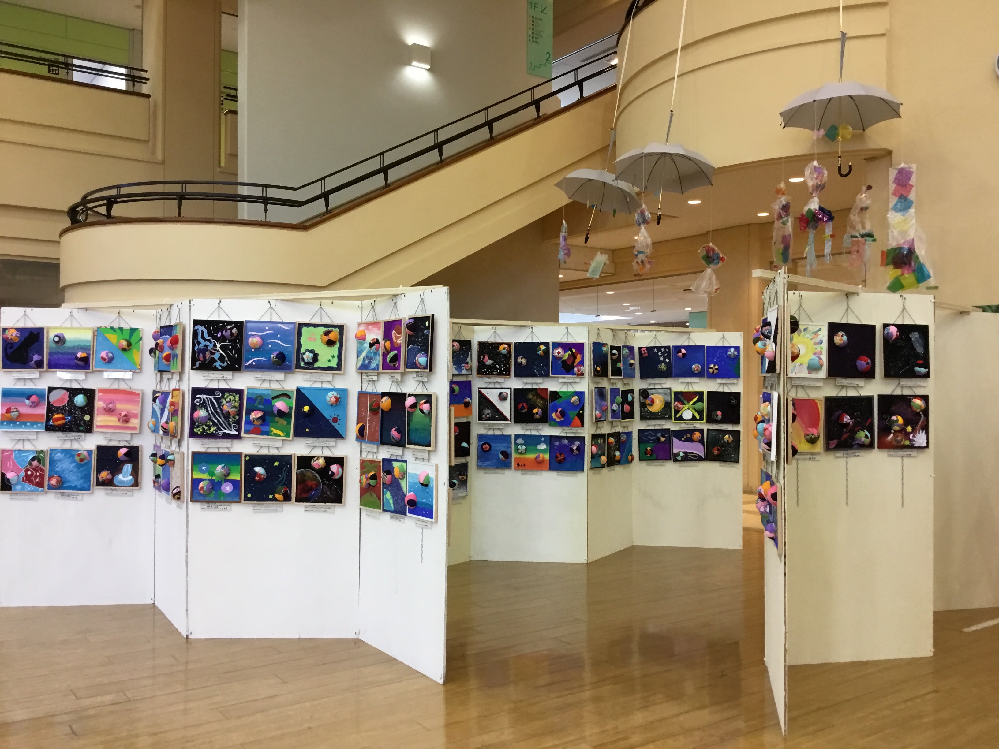 作品に合わせた展示方法で作品を楽しむことができます