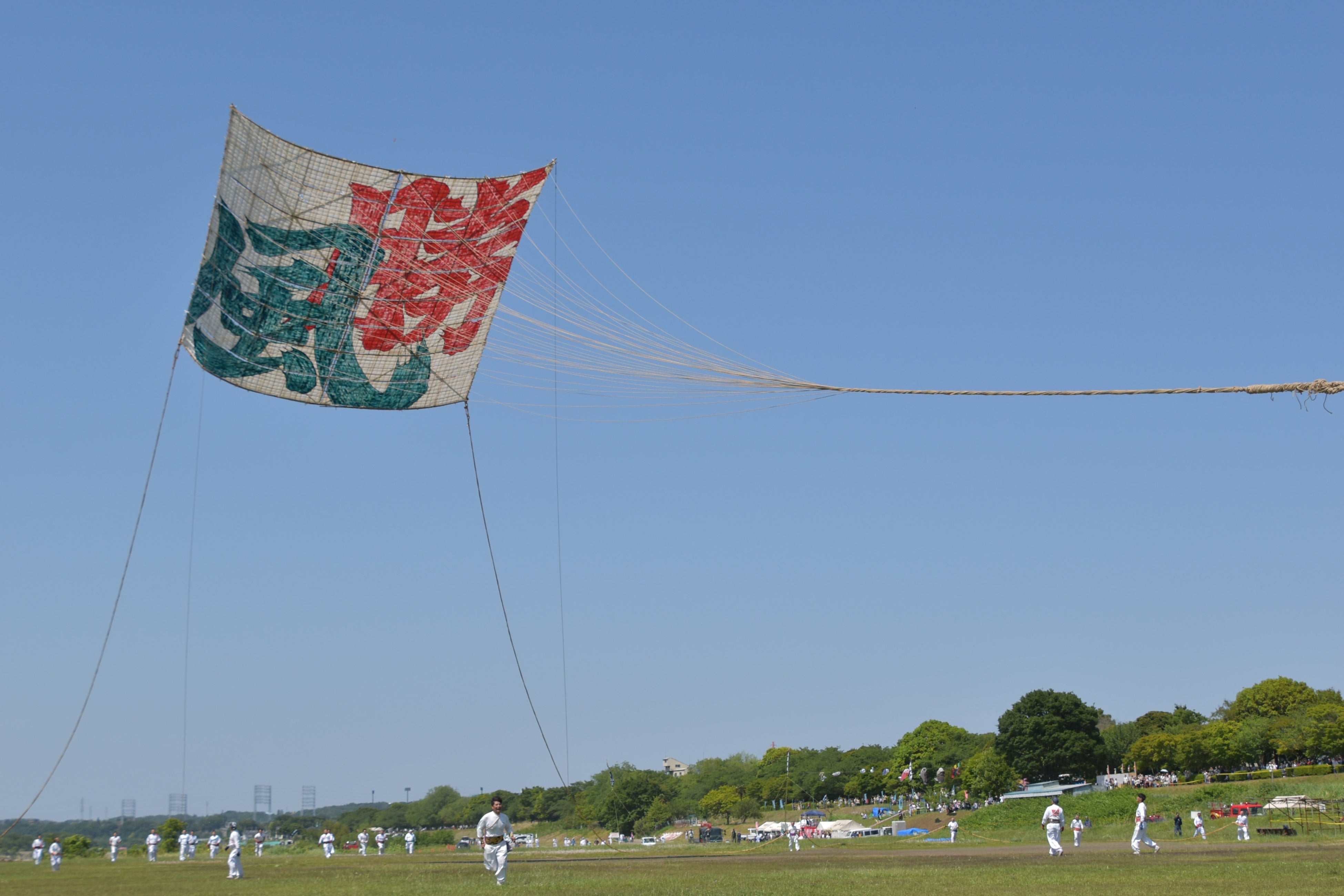 半年近くかけて作った凧が揚がる瞬間は感動的です