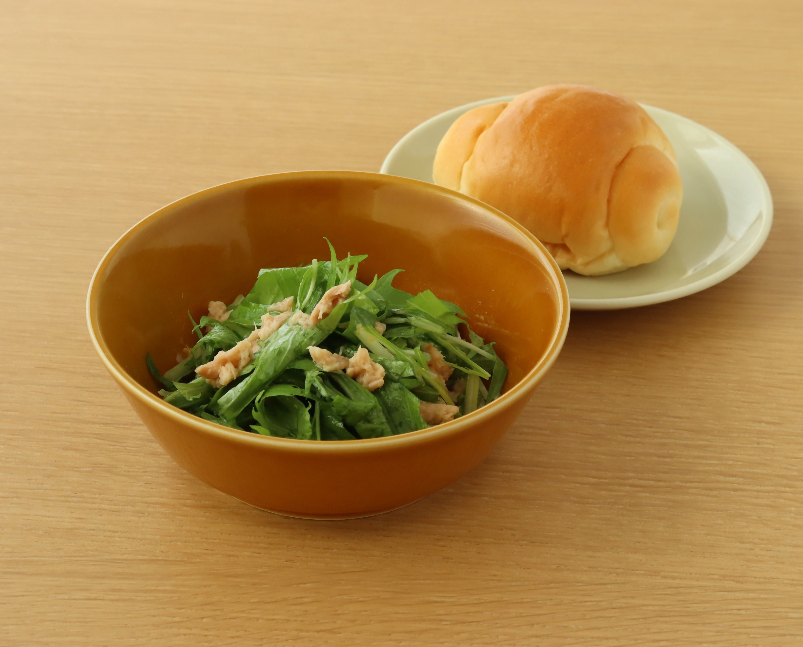 水菜とツナのチャチャッとサラダ＆ロールパン