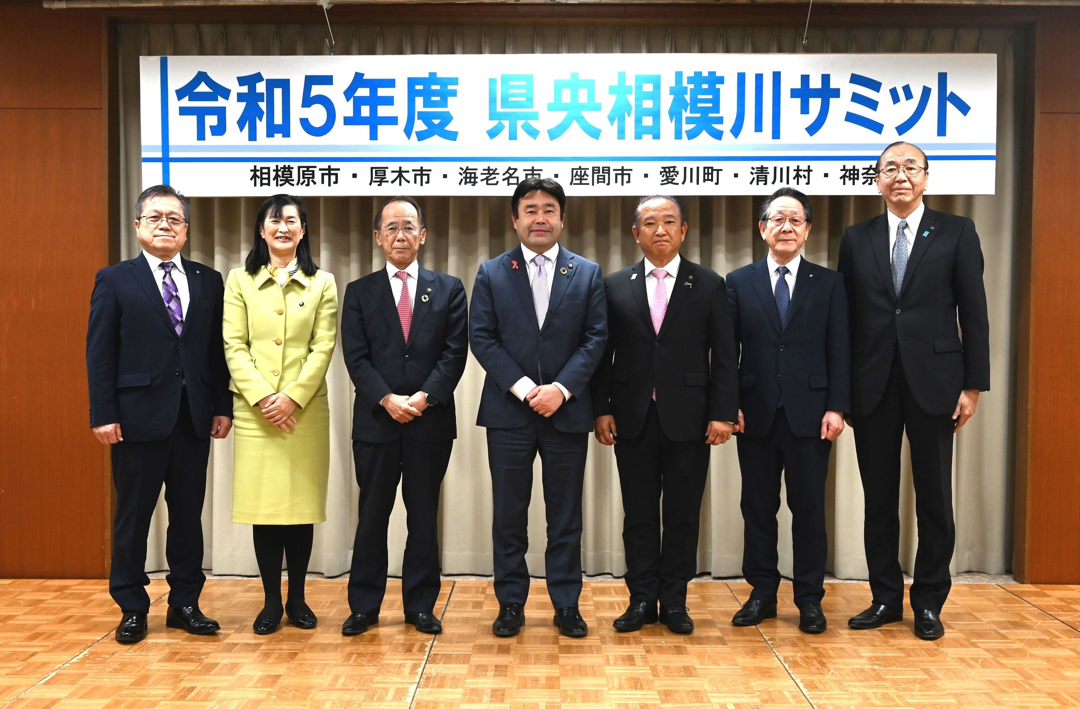 左から 岩澤清川村長、佐藤座間市長、内野海老名市長、山口厚木市長、本村相模原市長、小野澤愛川町長、小板橋神奈川県副知事