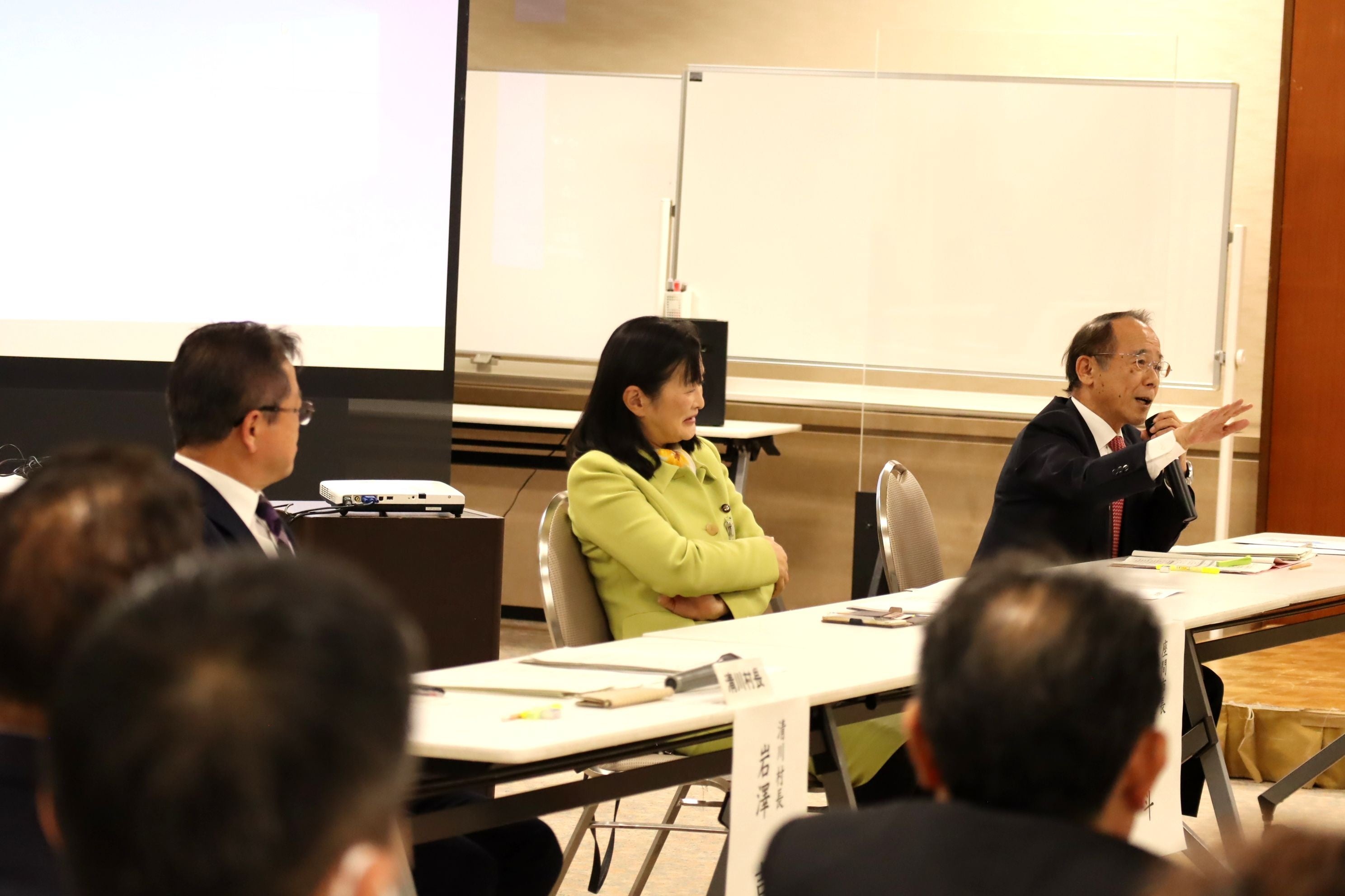 各自治体毎に課題や取組を発表