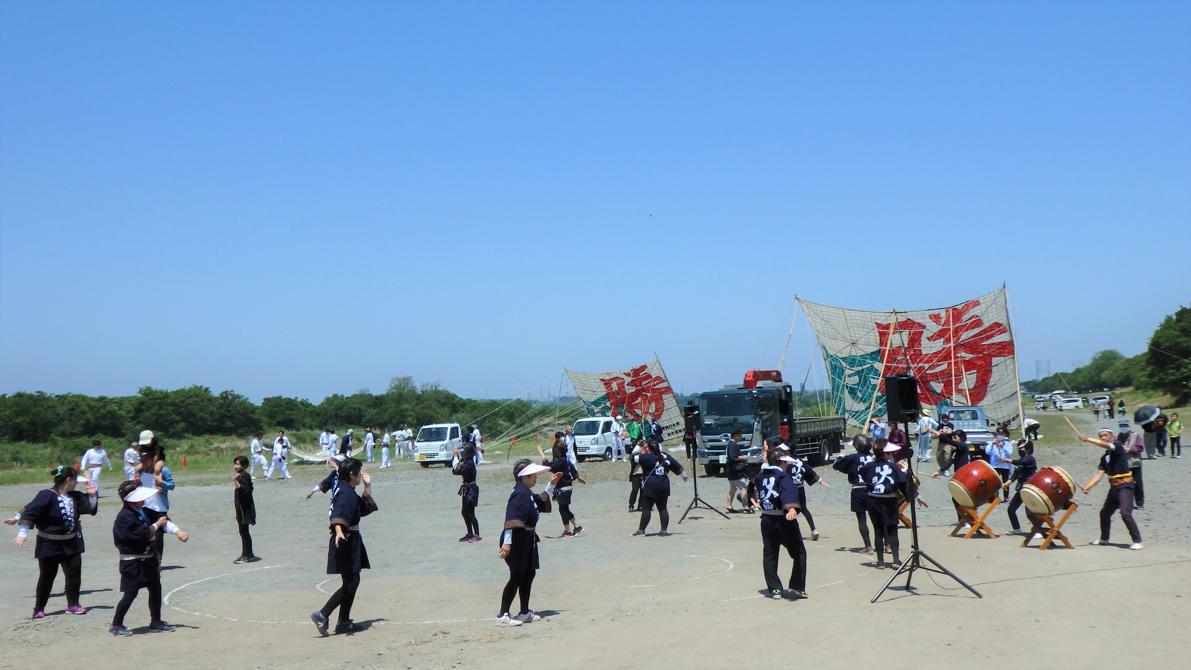 入選「踊りと凧」（平沢哲周）
