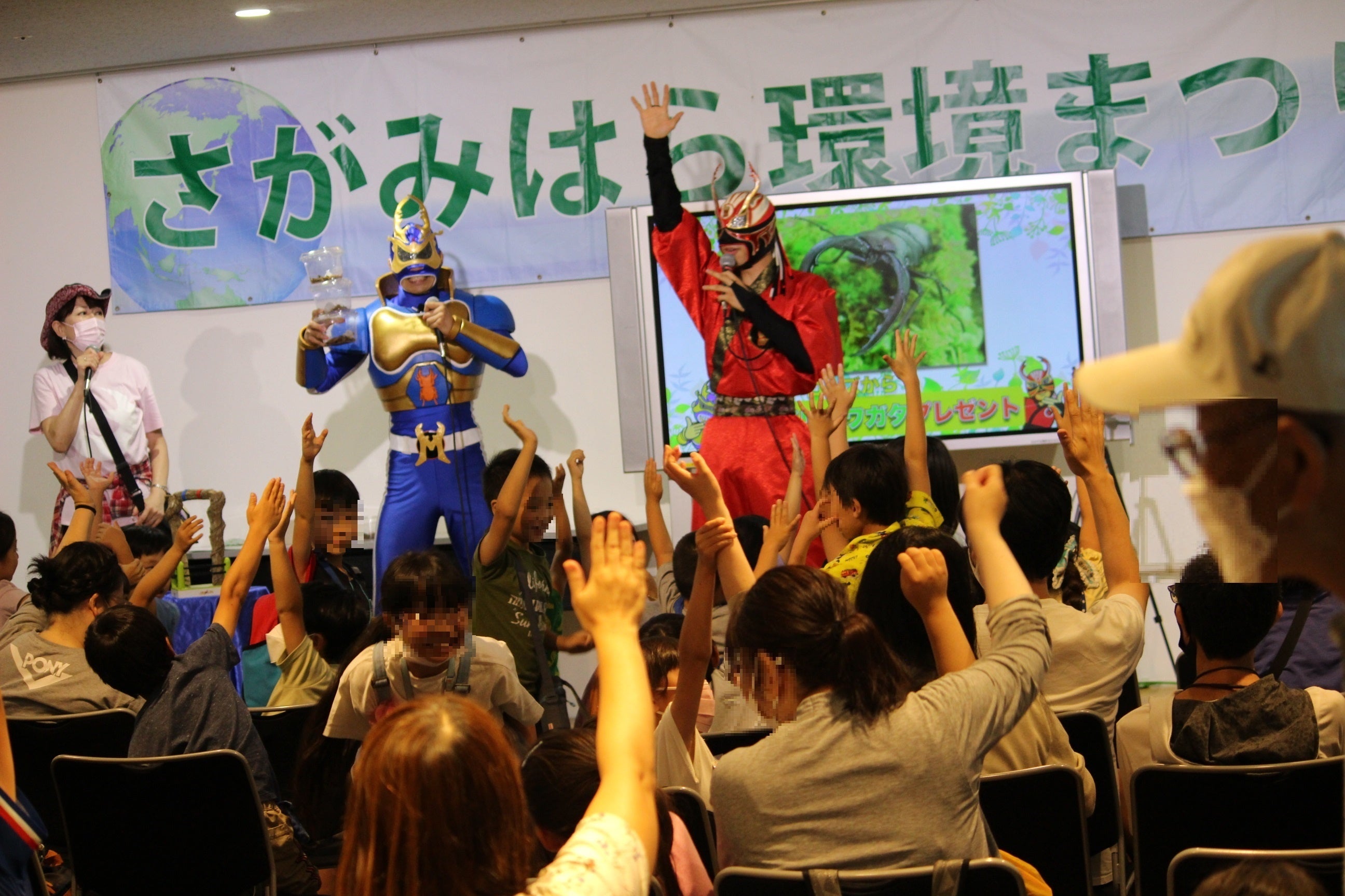 大人気の昆虫ヒーローズによるショー