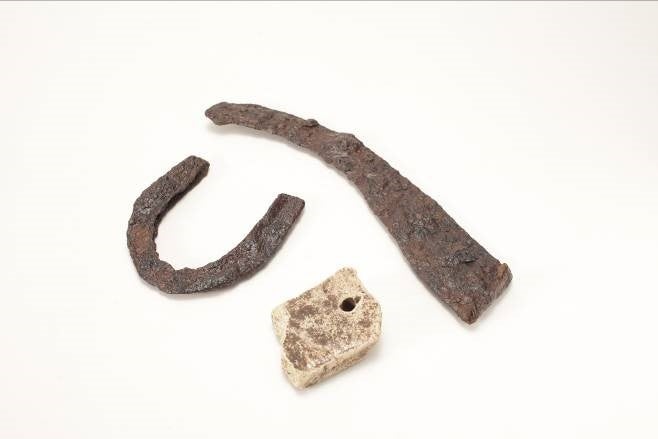 平安時代の鉄製農具と砥石