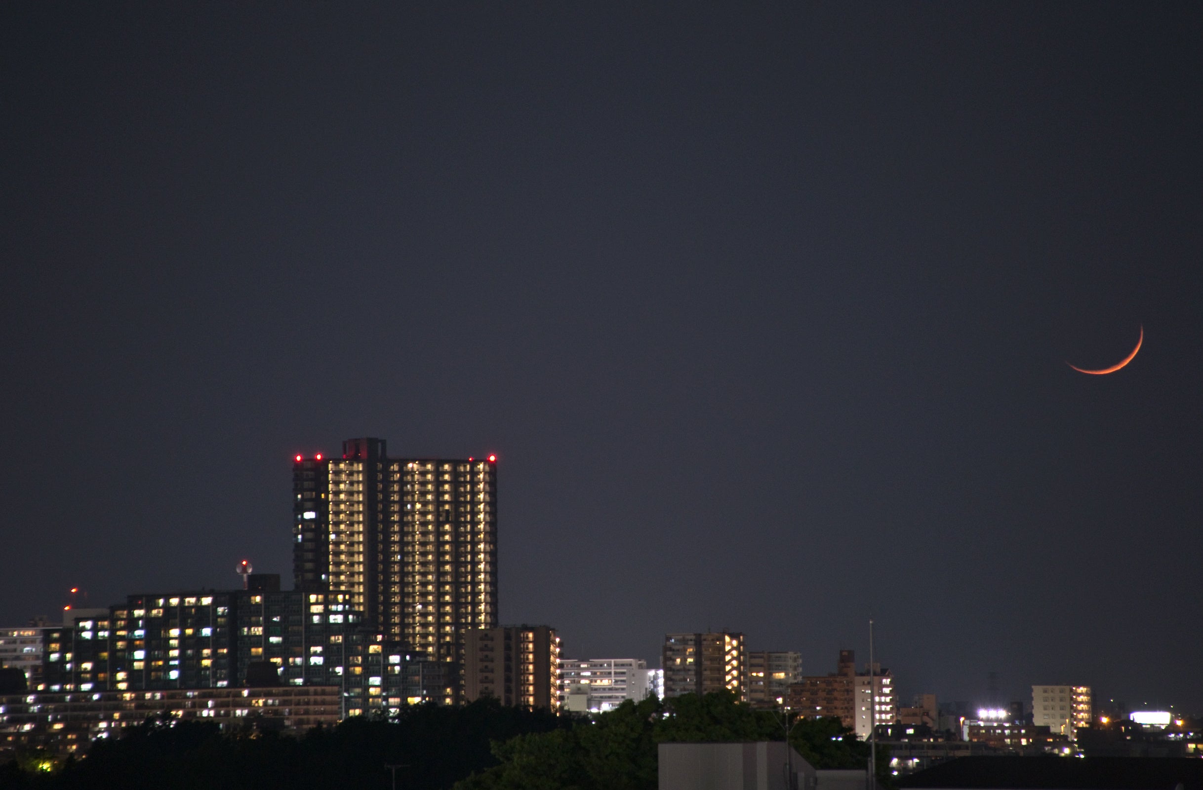 相模大野と三日月  ©相模原市立博物館