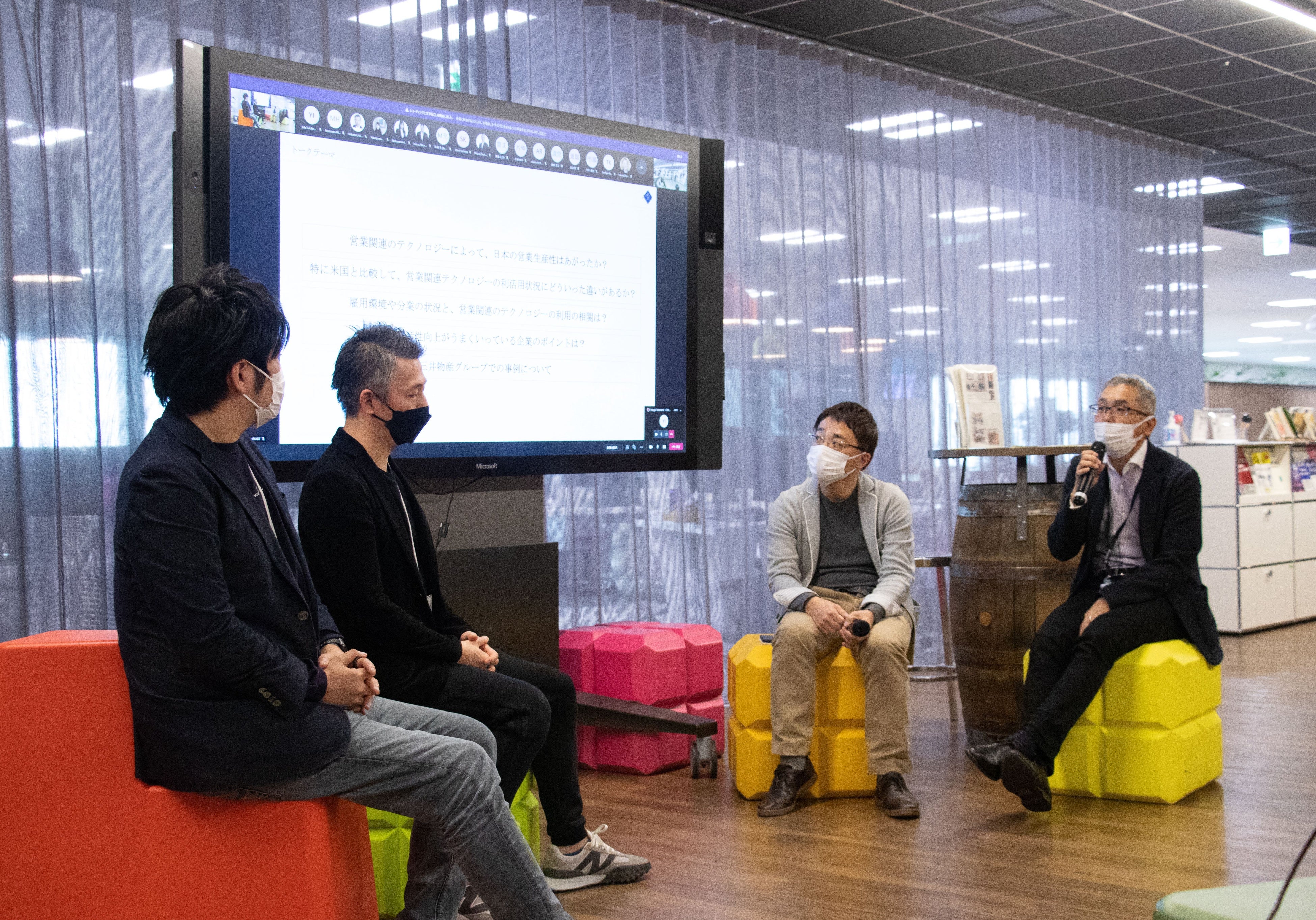 登壇者は写真左から、Magic Moment 代表取締役CEO 村尾、DNX Ventures マネージングパートナー兼日本代表 倉林氏、りらいあコミュニケーションズ 執行役員 佐々木氏、三井物産 執行役員ICT事業本部 小日山氏