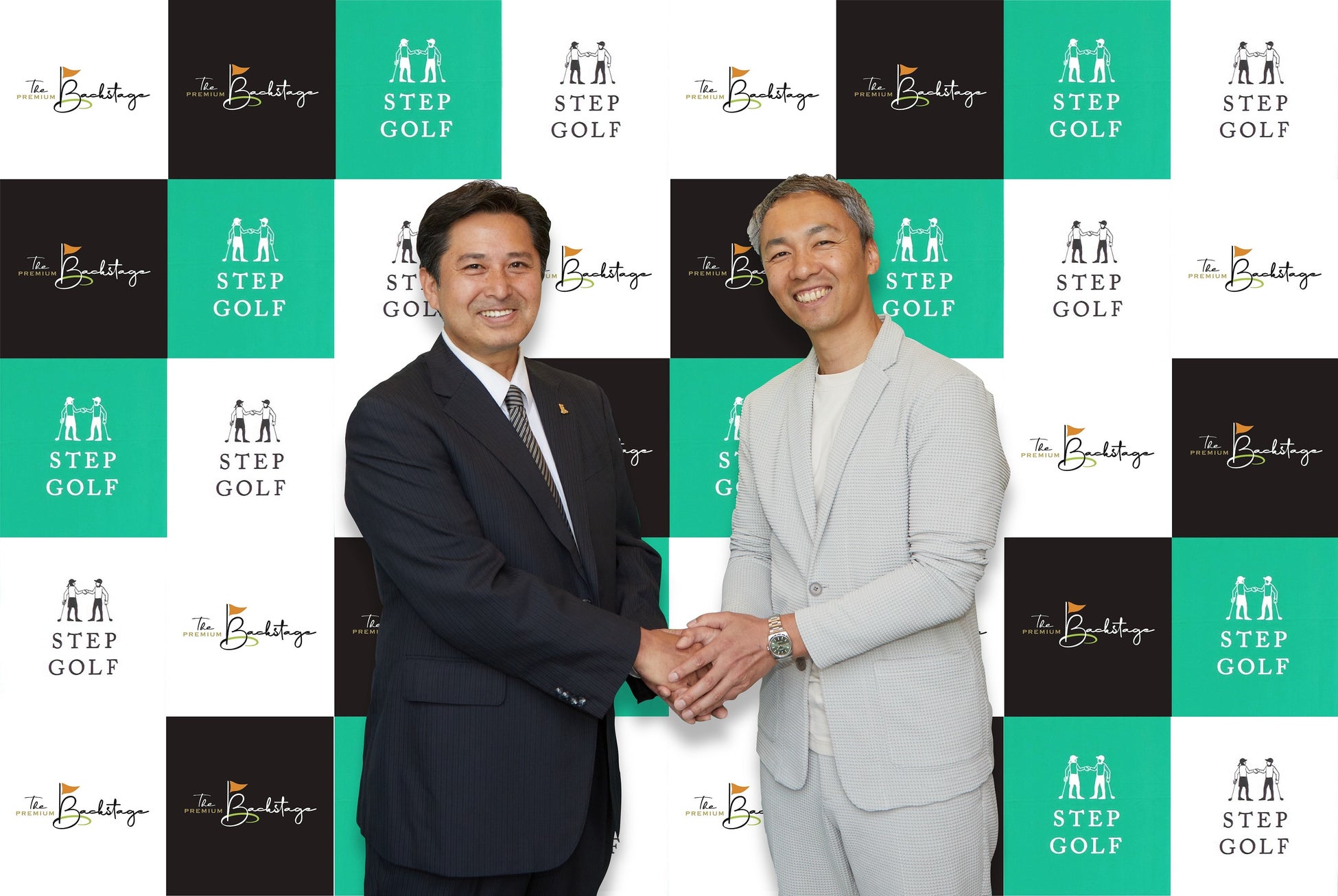 ザ・プレミアムバックステージ株式会社 代表取締役 尾和克彦様(左)と当社代表取締役 榎本考修