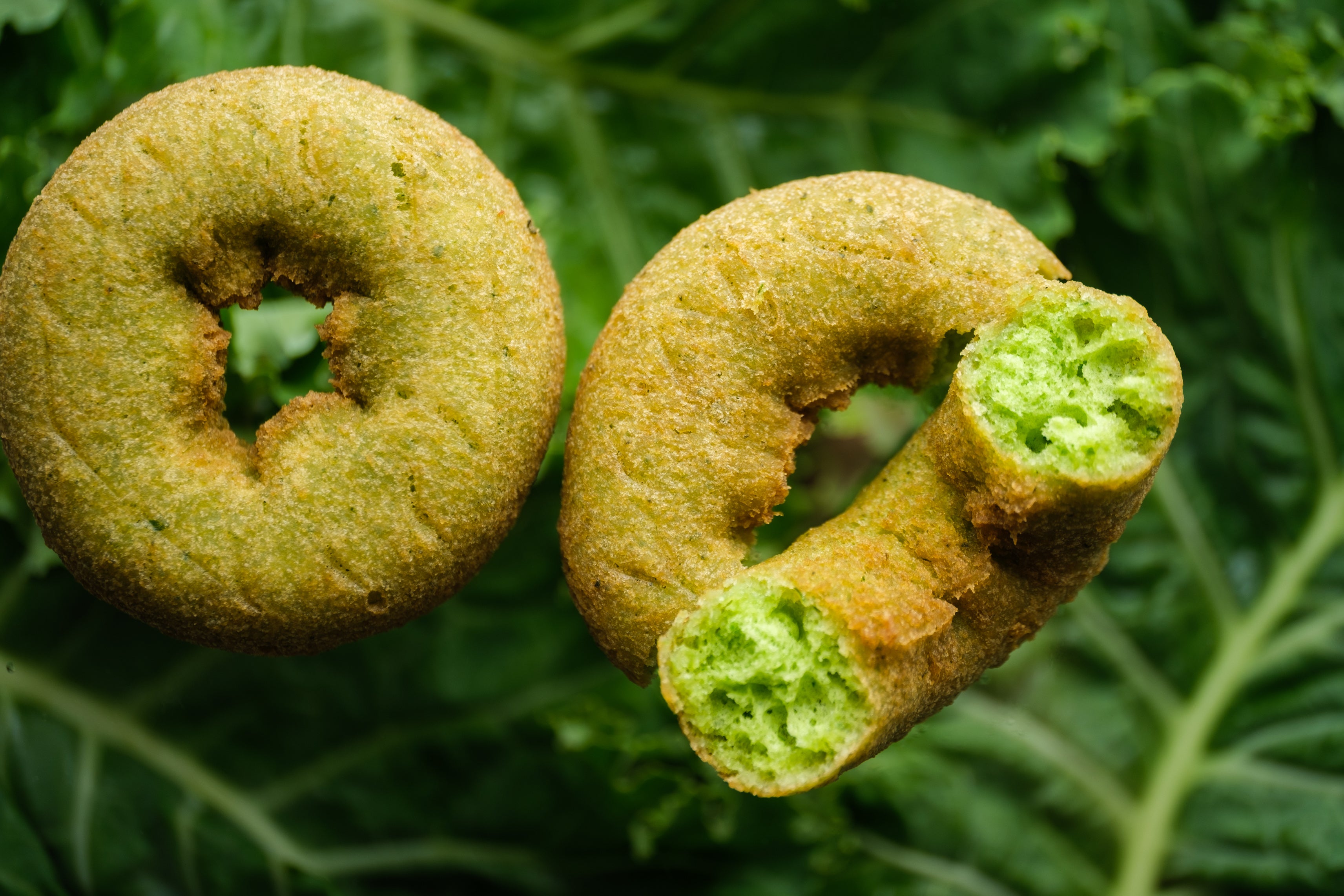 規格外のケールを使ったドーナツ