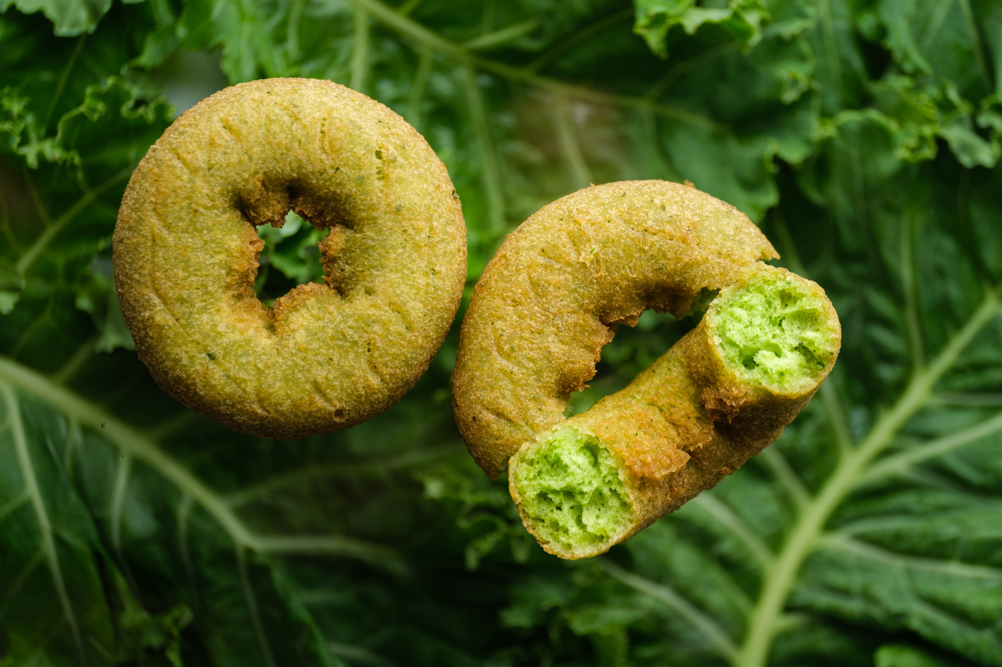 軽井沢のケールドーナツ：400円(税込)　ウフフドーナチュ旧軽井沢店頭、オンラインショップにて販売