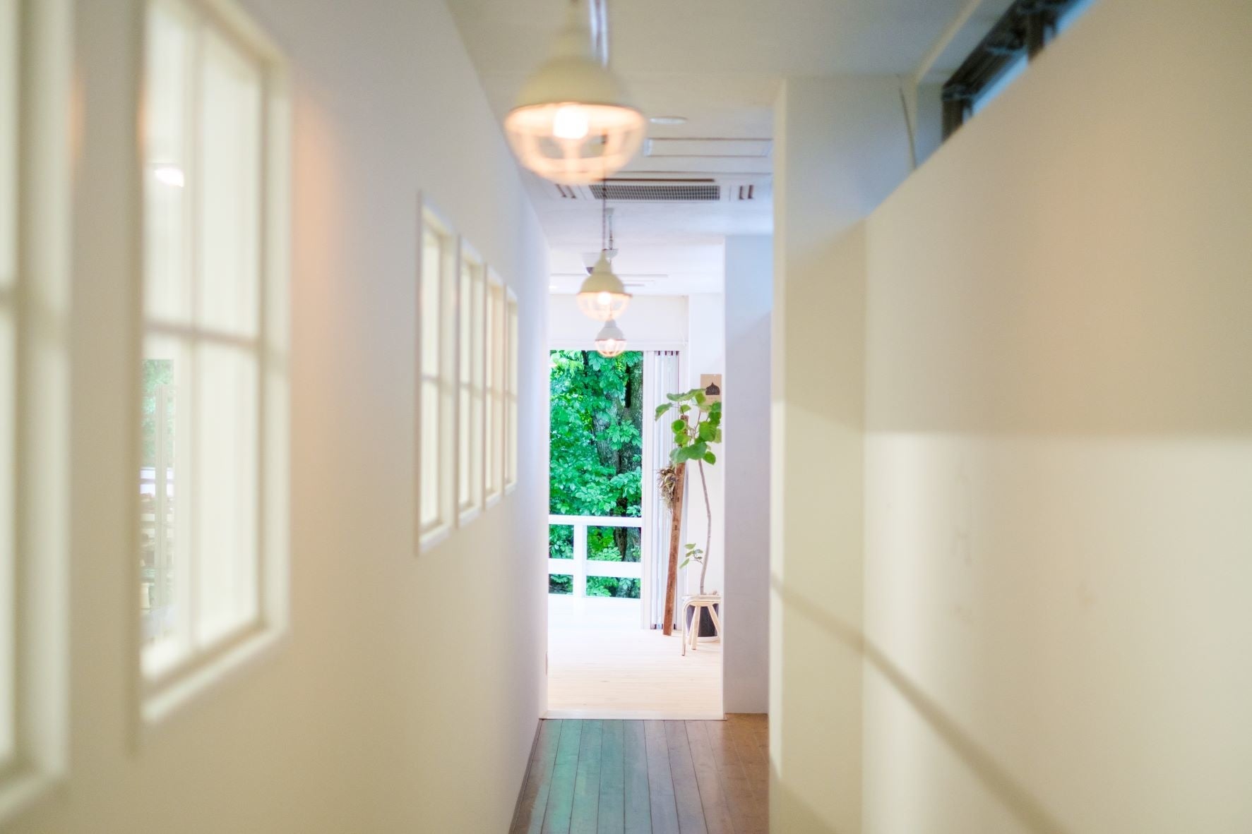 ショップへの期待が高まる通路は壁に楽しい仕掛けが!