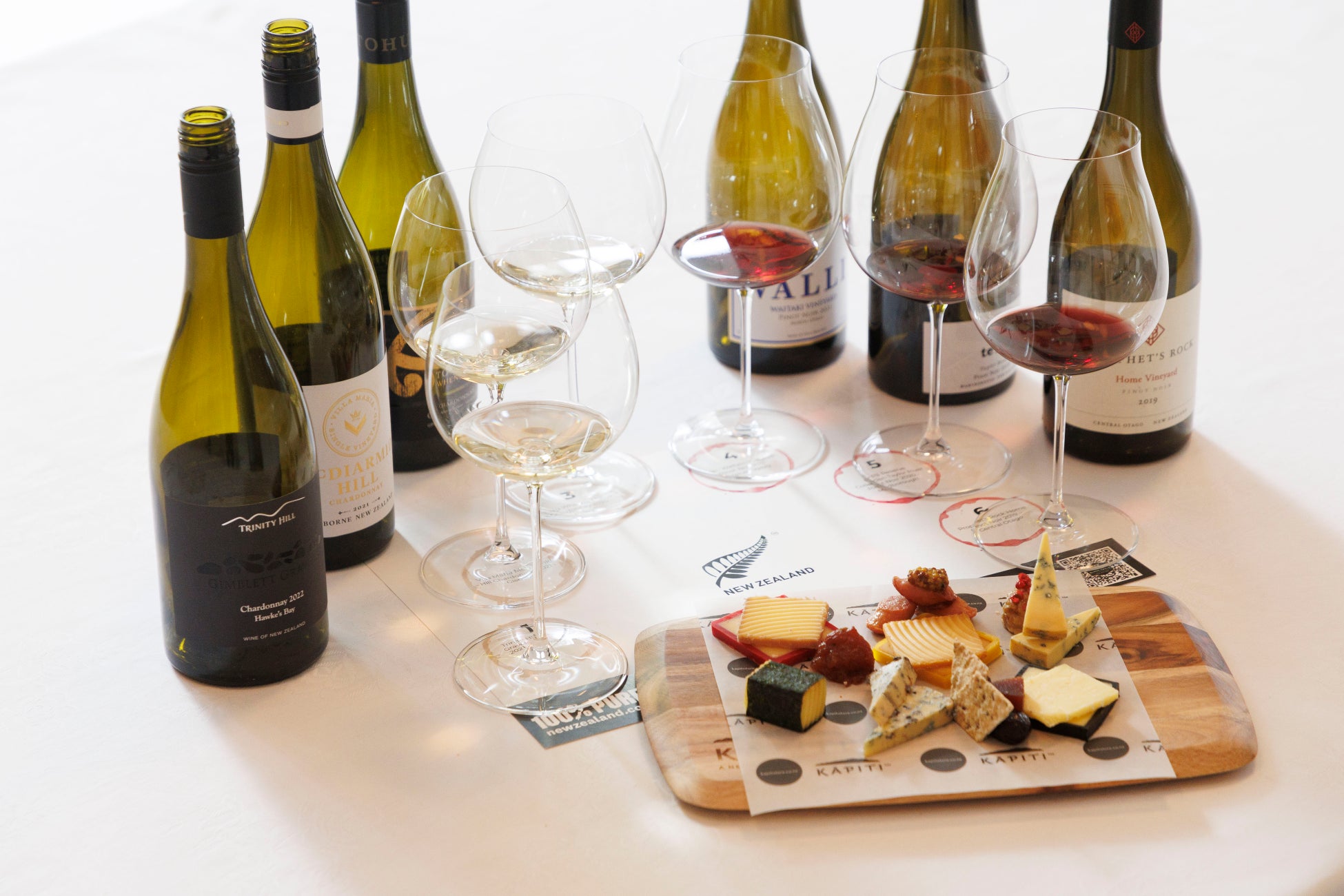 ニュージーランド産ワイン6種とニュージーランド産チーズ6種