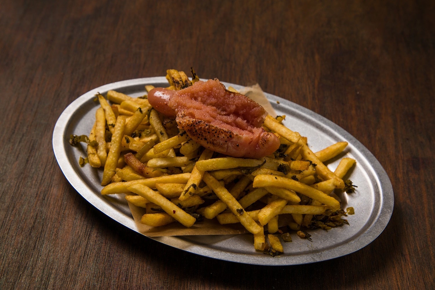 冷えた「Japaneseクラフトビール」に熱々「ご当地ローデッドポテト