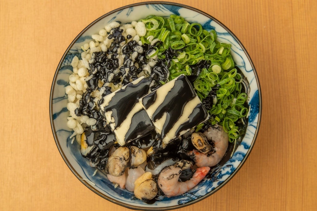 もんじゃ焼きを、鍋専門店が真剣に開発したらこうなりました。」お隣の