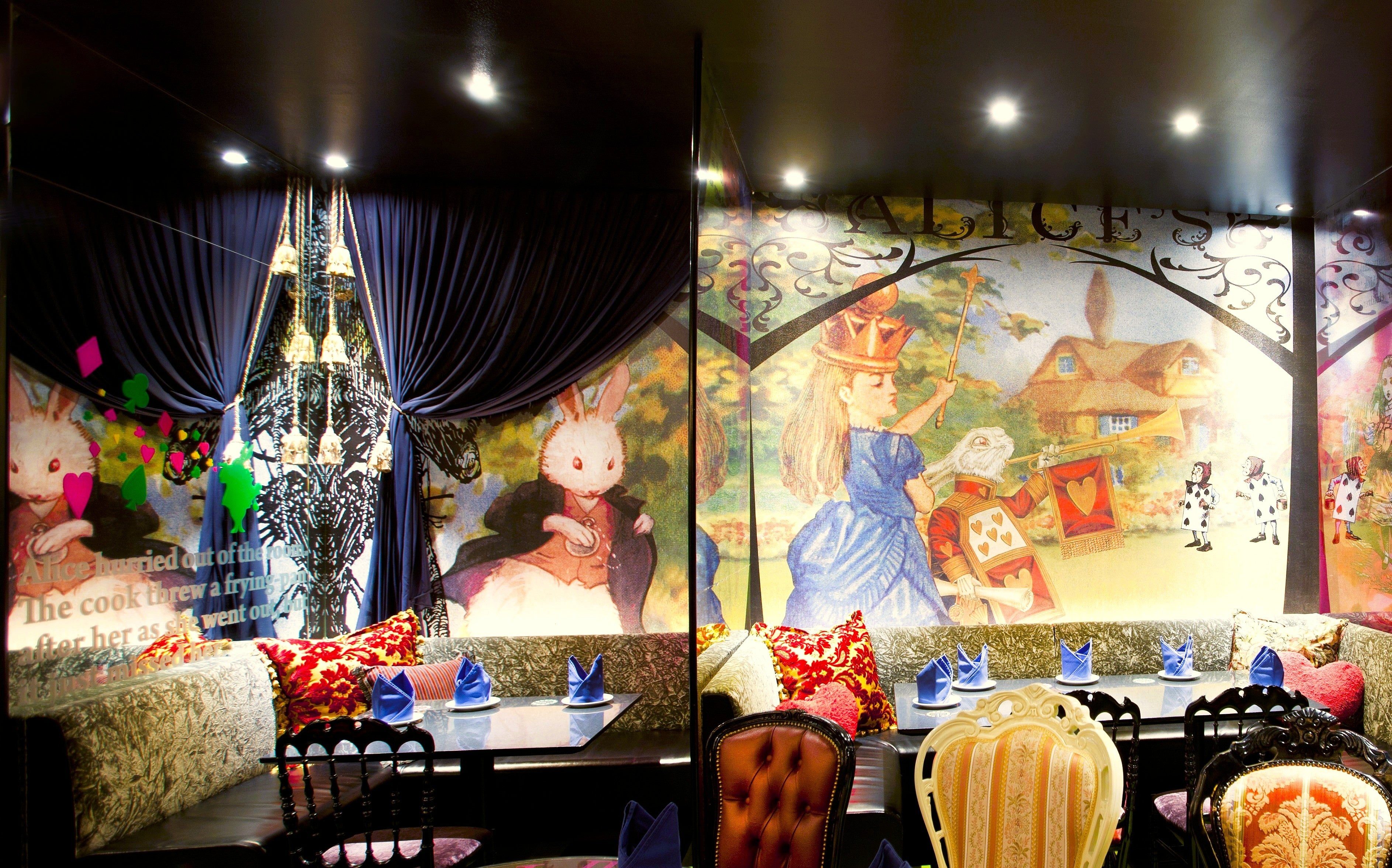 冬の新作】白うさぎを追いかけて♪アリス気分で楽しむカフェフリー付き