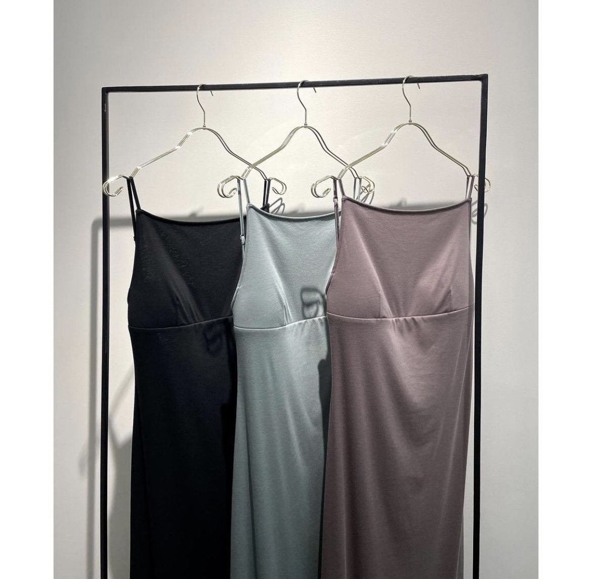 Color：右からMocha Khaki、Gray Green、Black