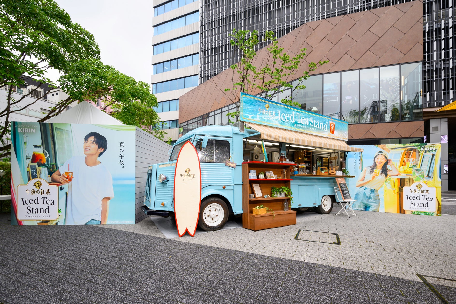 「午後の紅茶 ストレートティー/ミルクティー/レモンティー」リニューアルから発売1カ月の発売数量が5,000万本突破!