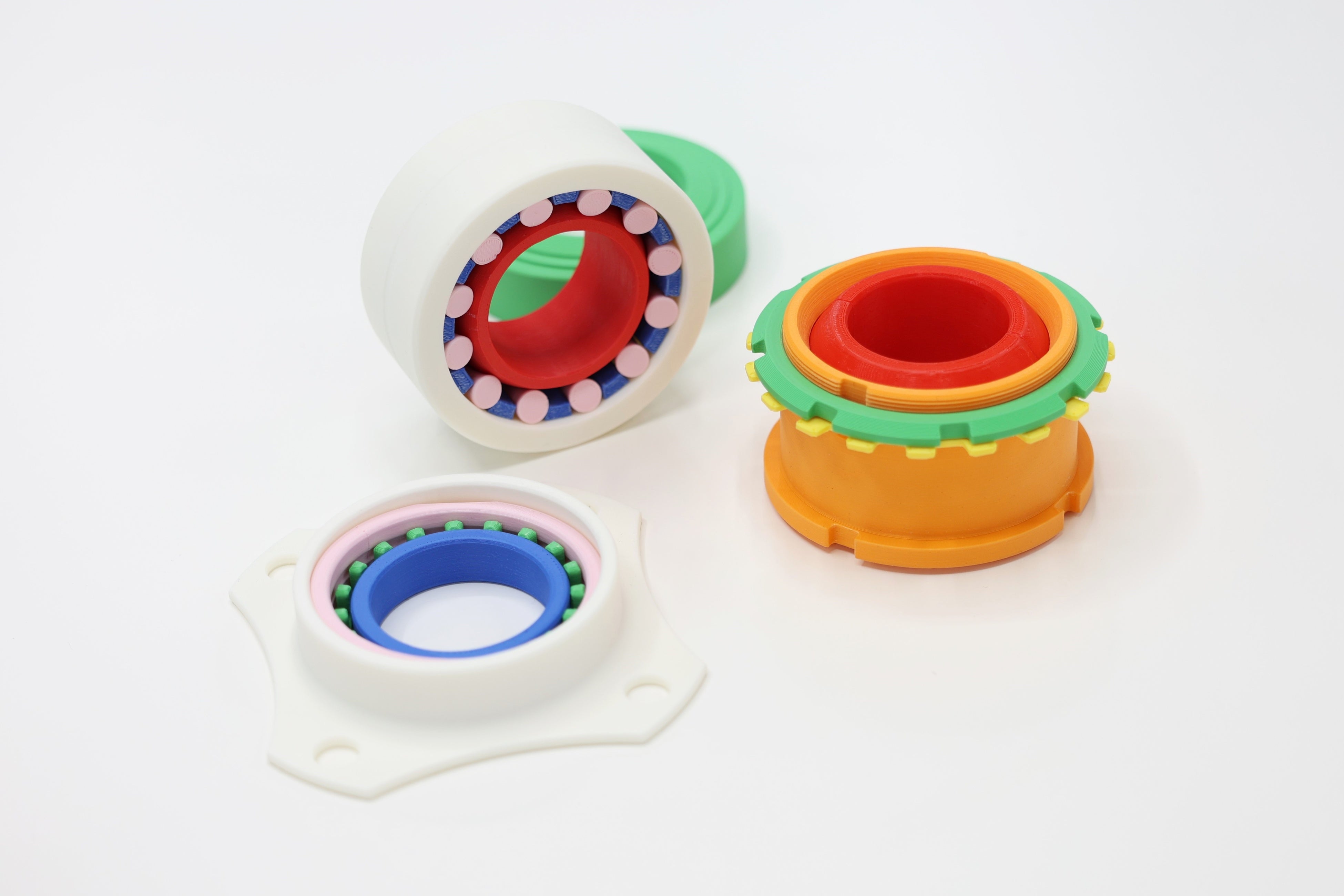 航空機用ロッドエンドベアリングの実物大模型