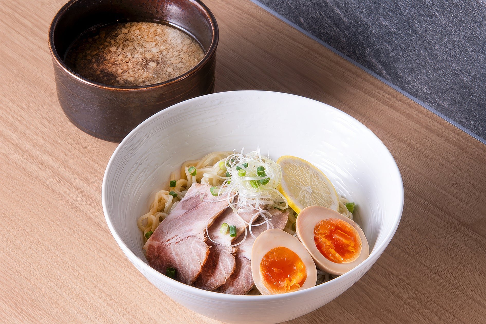 六本木の人気ラーメン店、限定つけ麺で新たな客層開拓へ