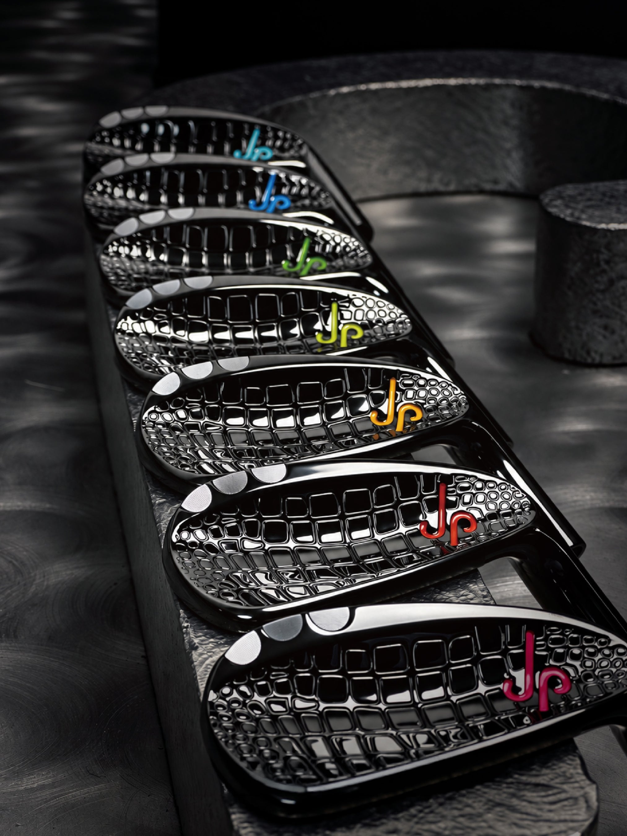 世界限定200セット！JP Golf、クロコダイル柄の特別仕様アイアン「JP Prime Iron Black Croc Edition」を発売