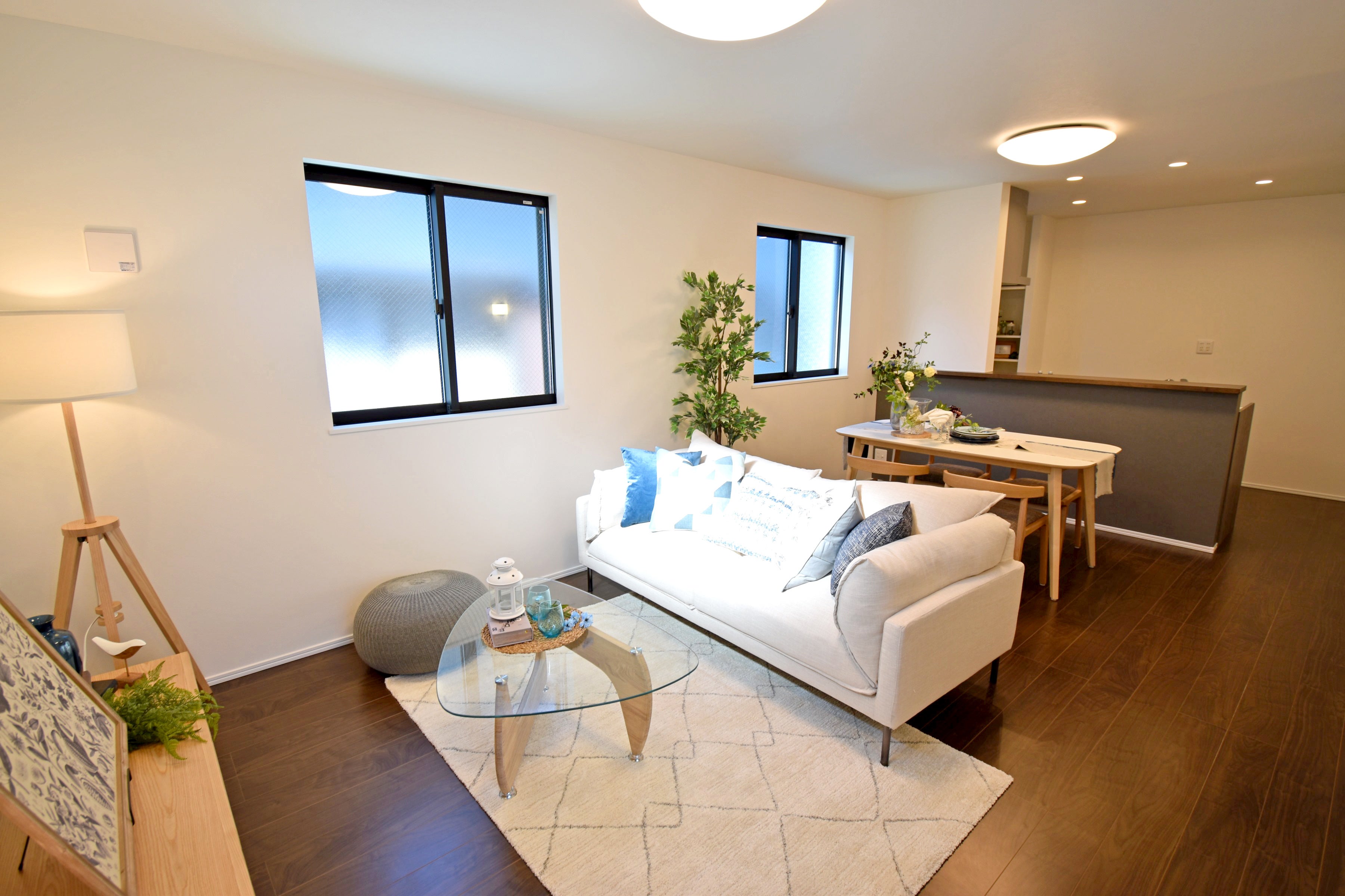 「ハウス・オブ・ザ・イヤー・イン・エナジー」優秀賞受賞した「GRACE WOOD プラス1エコ」シリーズの住宅のリビング写真