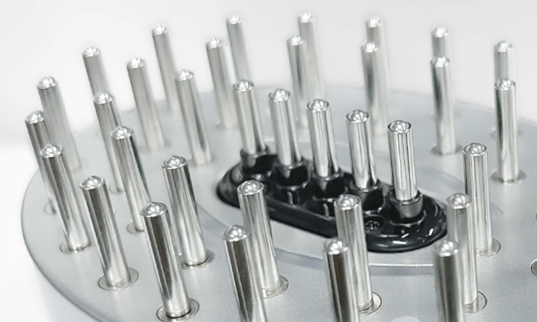 頭筋にアプローチして美顔リフトケア。ブラシ型美顔器「NIPLUX