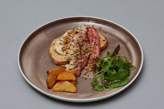 揚げごま豆腐とベーコンのハニーオープンサンド　980円