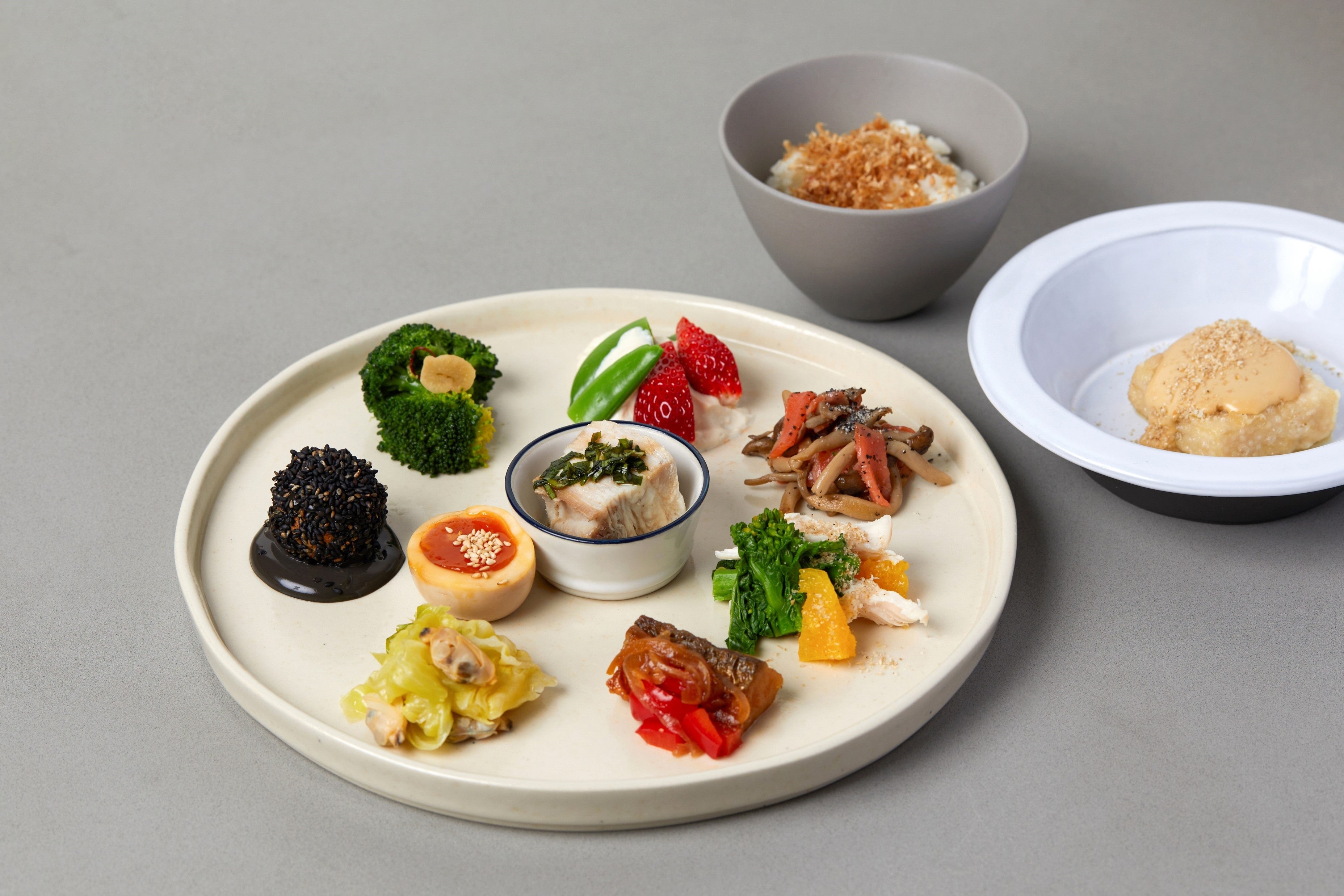 goma to プレート（揚げごま豆腐、マグロ節ふりかけご飯 set） 1,800円