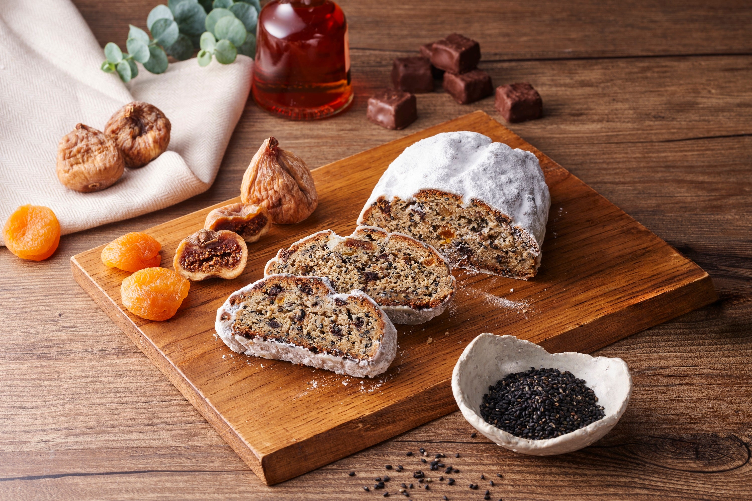 数量限定！かどや製油×ブランジェ浅野屋の「贅沢ごまシュトレン」で