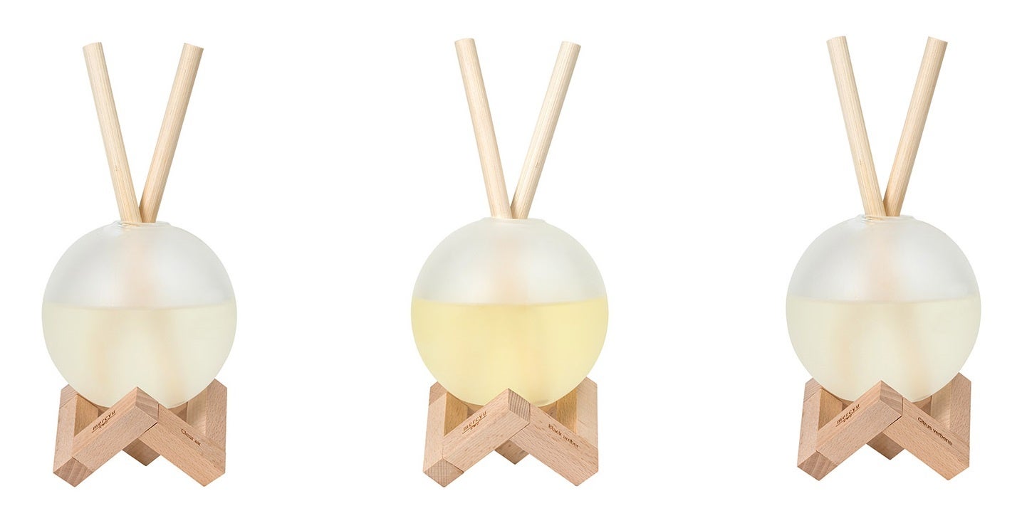 左から CL：Clear air（クリアエアー）、BA：Black amber（ブラックアンバー）、CV：Citrus verbena（シトラスバーベナ）