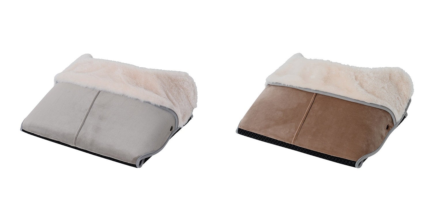 左：アッシュグレー、右：キャメル