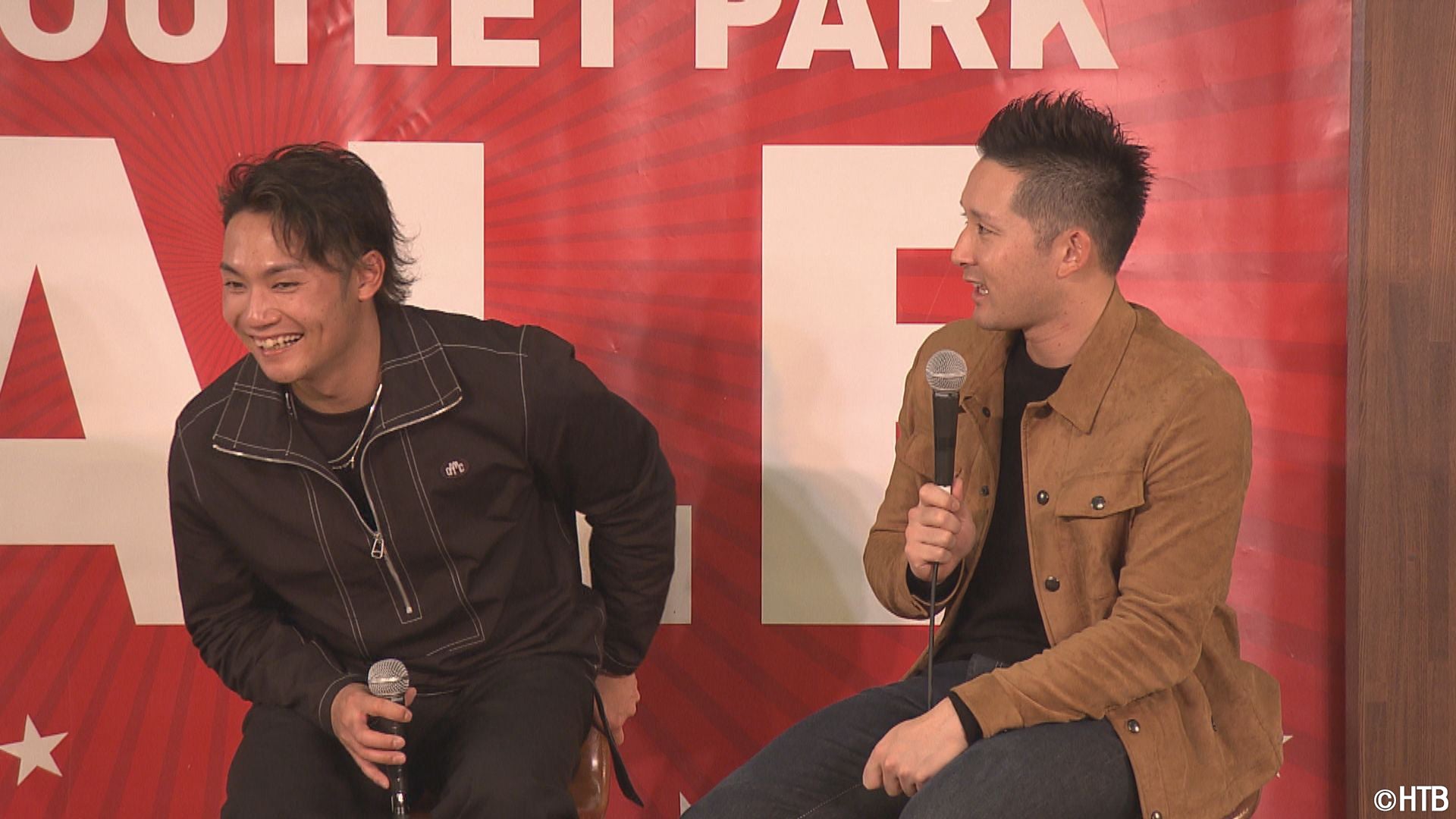 番組初の公開収録！左から伊藤大海投手、杉谷拳士さん(C)HTB