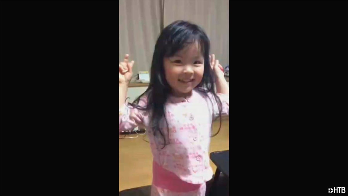 元気に踊る葉月ちゃん　5才の頃(C)HTB