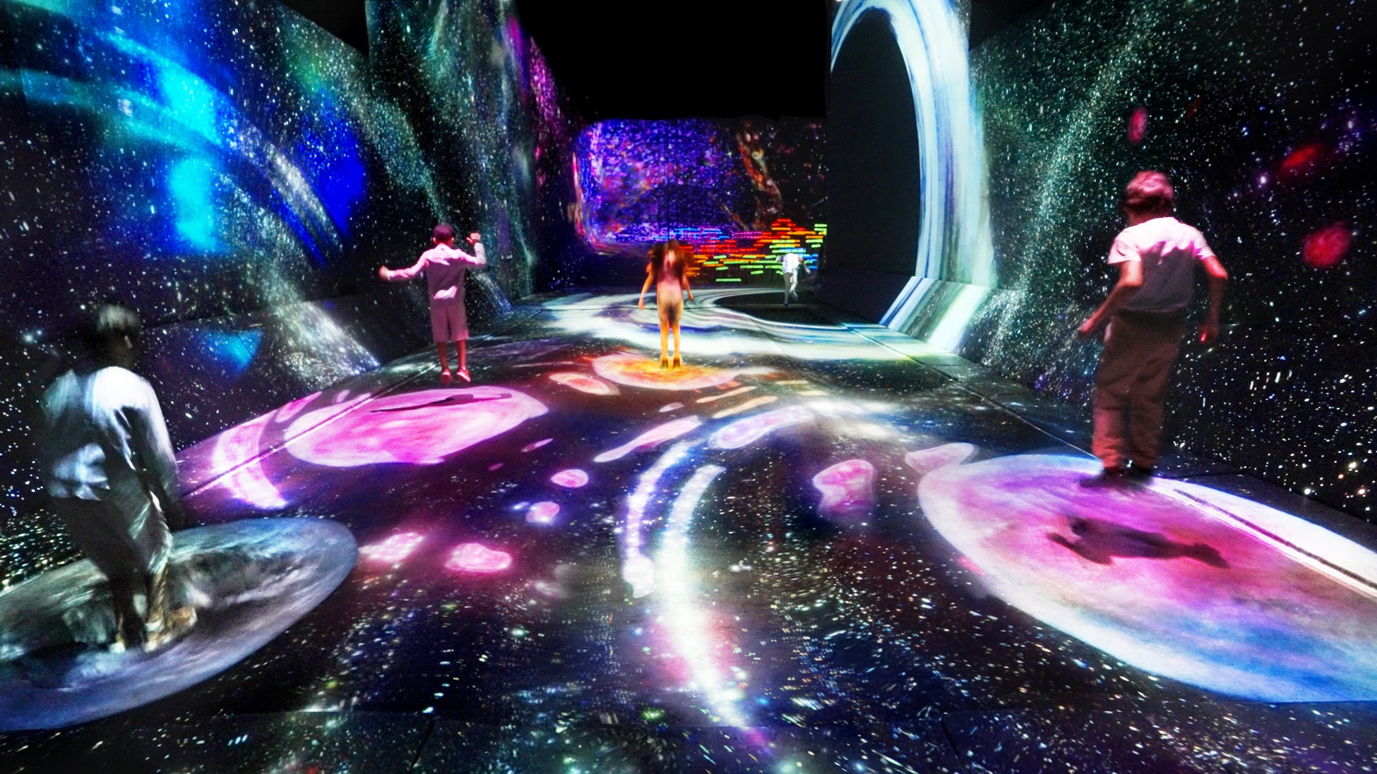 チームラボ《マルチジャンピング宇宙》 © チームラボ
