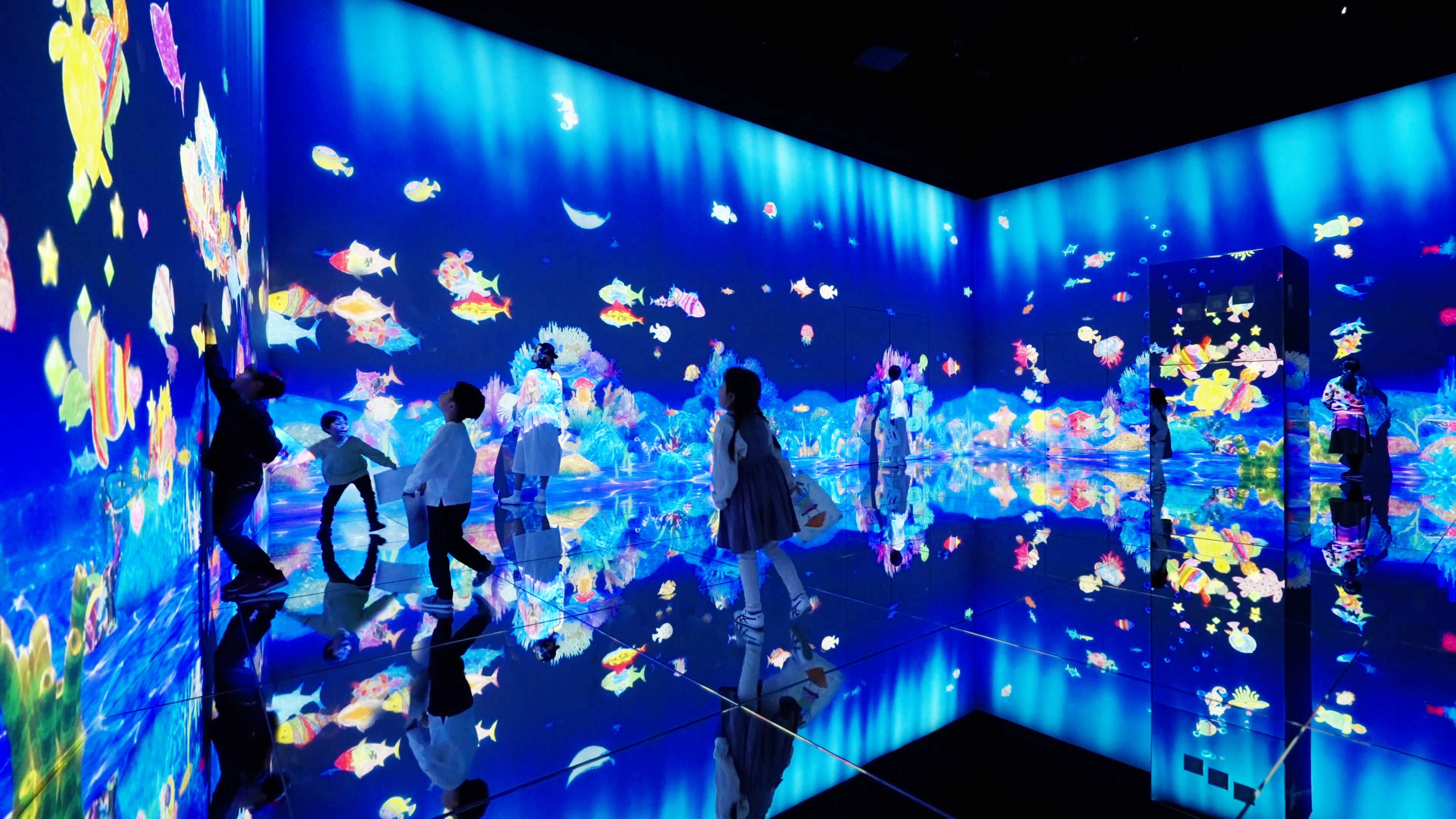 チームラボ《スケッチオーシャン》©︎ チームラボ