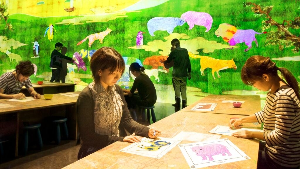 チームラボ《お絵かきアニマルズ》©チームラボ