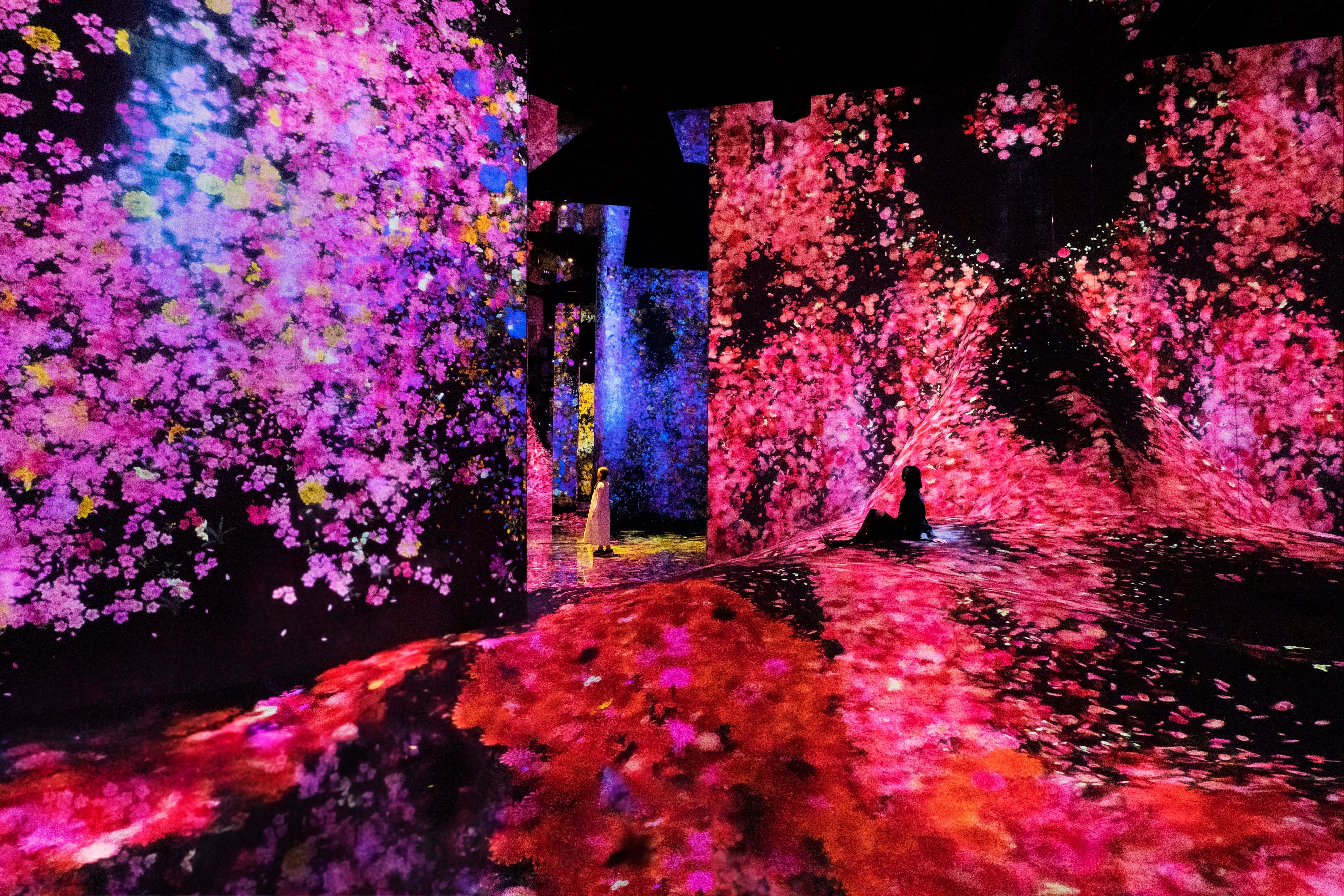 チームラボ《花と人の森、埋もれ失いそして生まれる》©チームラボ