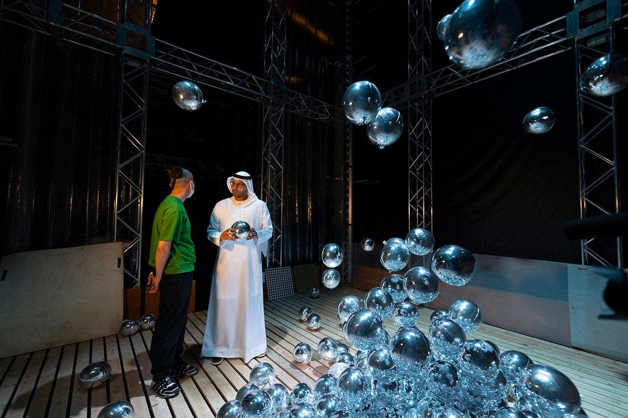 アブダビ文化観光局長のモハメド・ハリファ・アル・ムバラク閣下が来日、teamLab Phenomena Abu Dhabi で公開される作品の実験現場を視察 © DCT Abu Dhabi