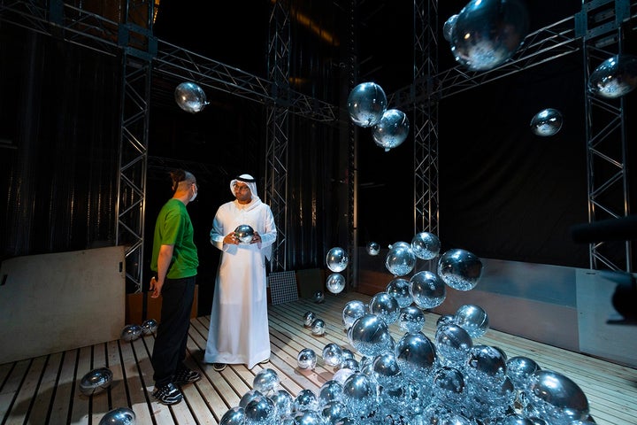 アブダビ文化観光局長のモハメド・ハリファ・アル・ムバラク閣下が来日、teamLab Phenomena Abu Dhabi で公開される作品の実験現場を視察 © DCT Abu Dhabi