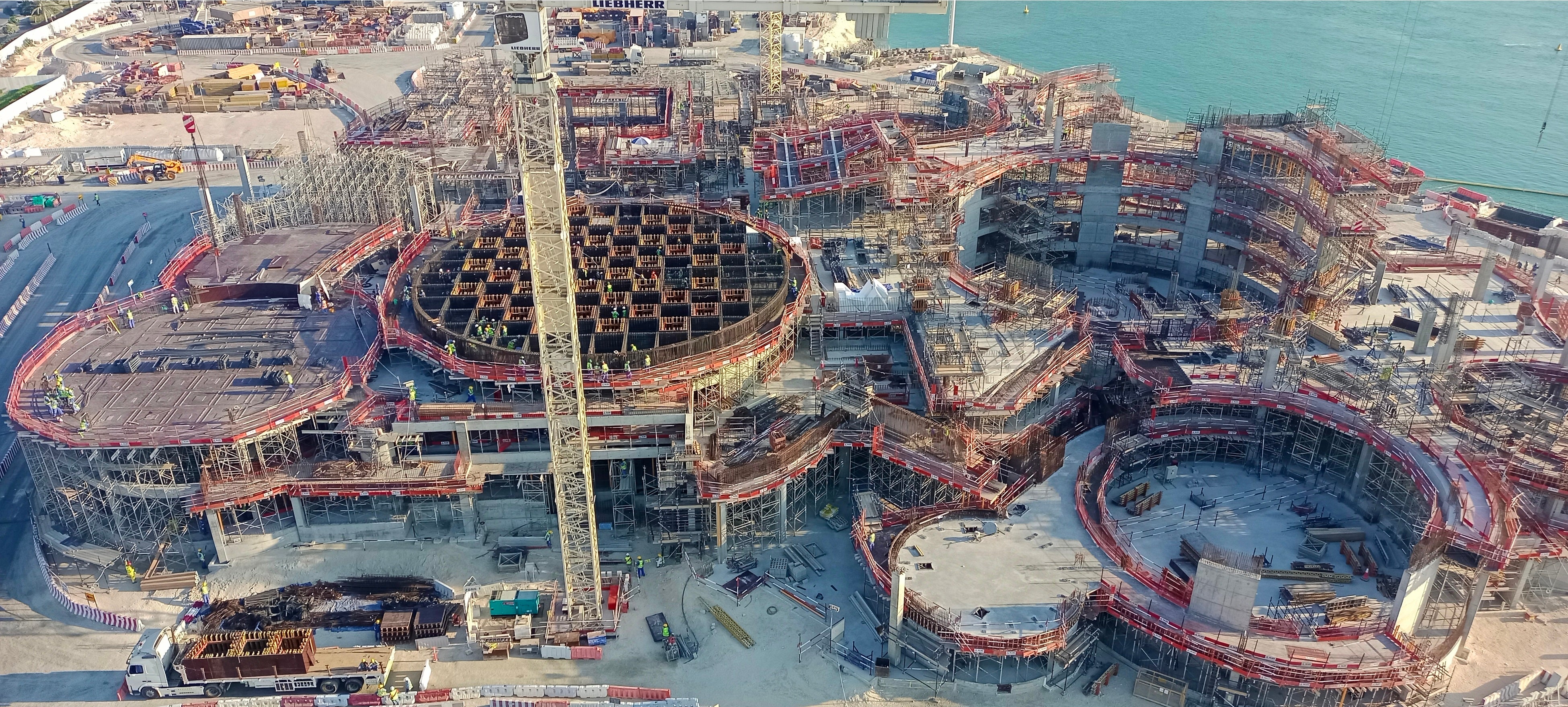 アブダビ（アラブ首長国連邦）のサディヤット文化地区に建設中の teamLab Phenomena Abu Dhabi © DCT Abu Dhabi