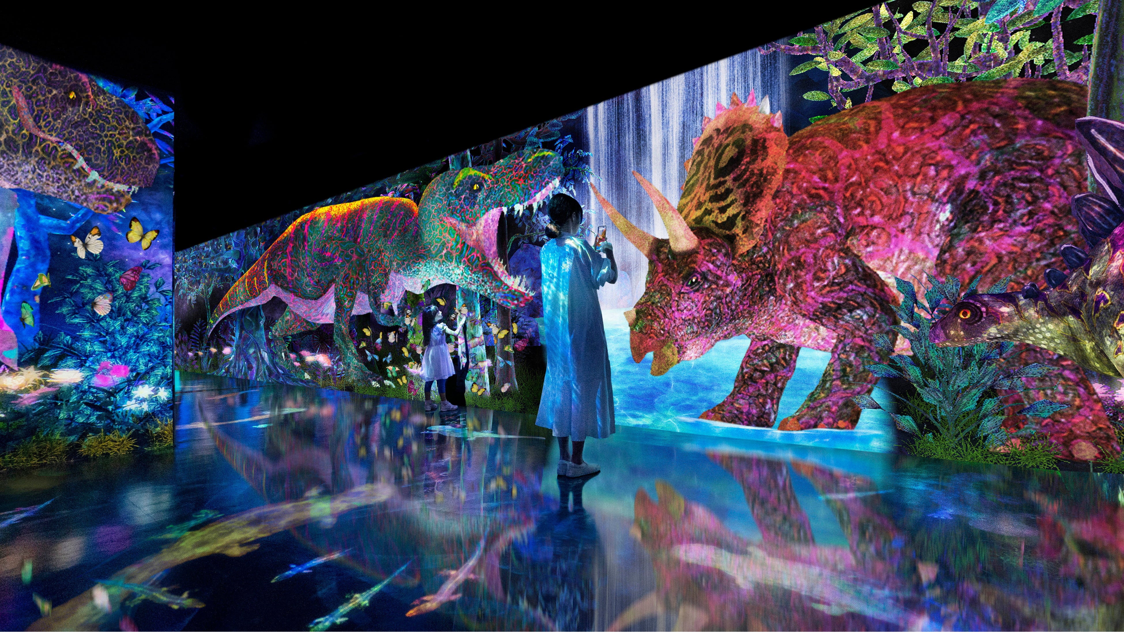 チームラボ《捕まえて集める恐竜の森》© チームラボ 