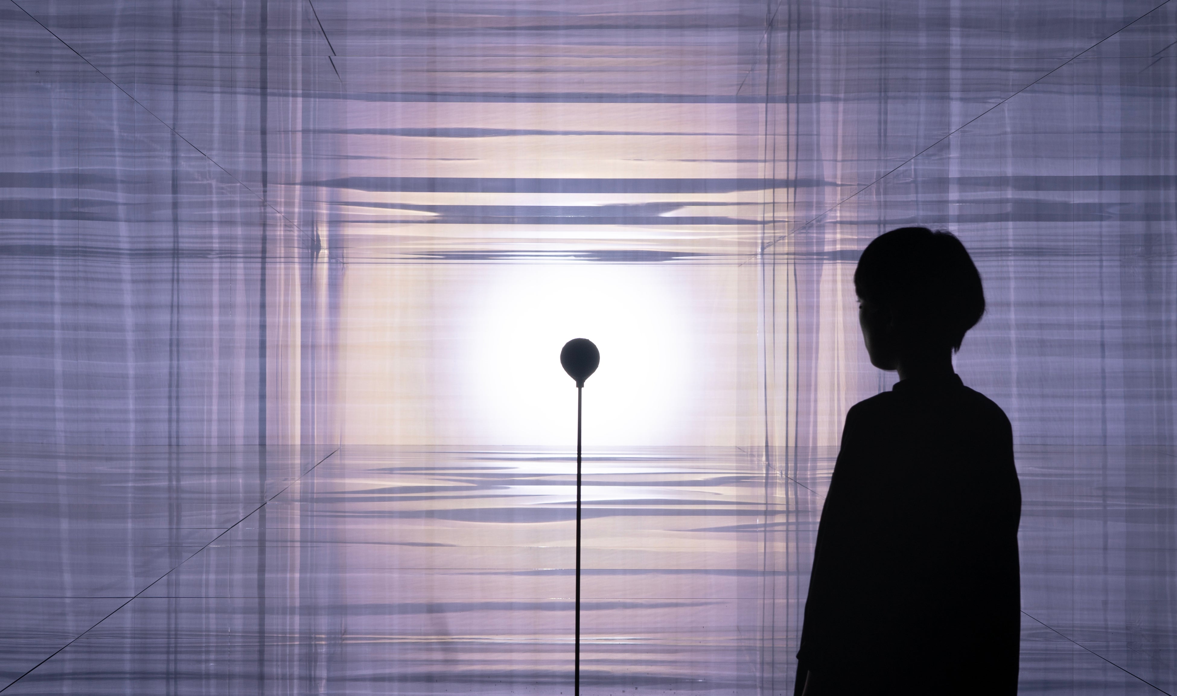 チームラボ《質量のない太陽、歪んだ空間》© チームラボ