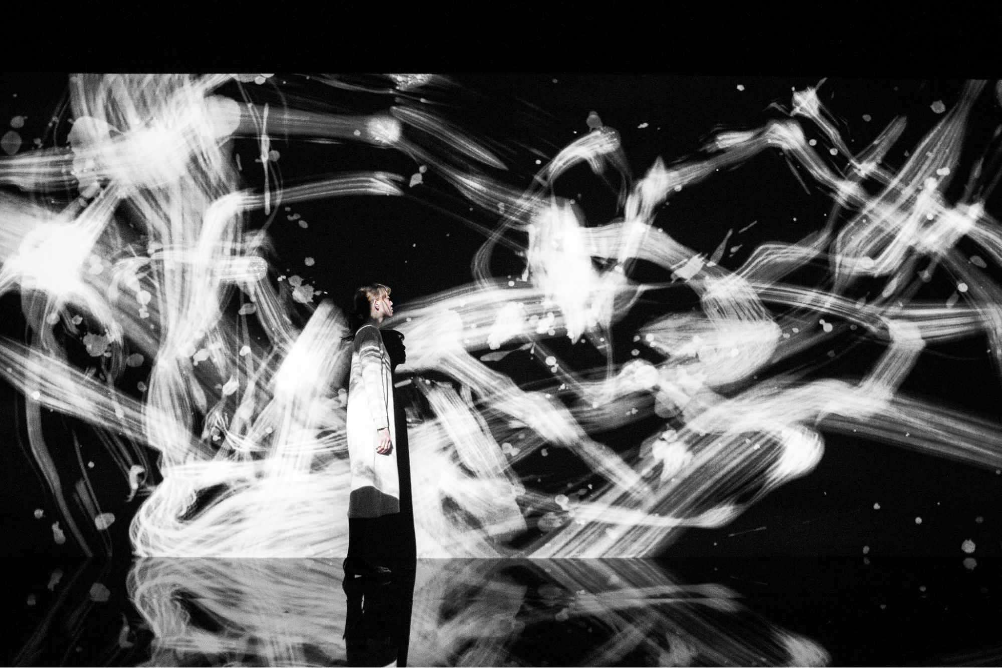 チームラボ《反転無分別 - Light in Dark》© チームラボ　※前期展示