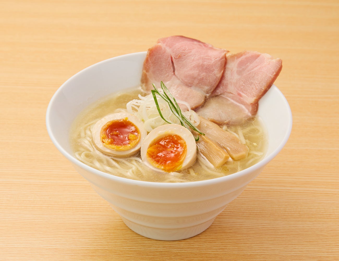 特製淡麗魚介旨しおらーめん 800円（税込）